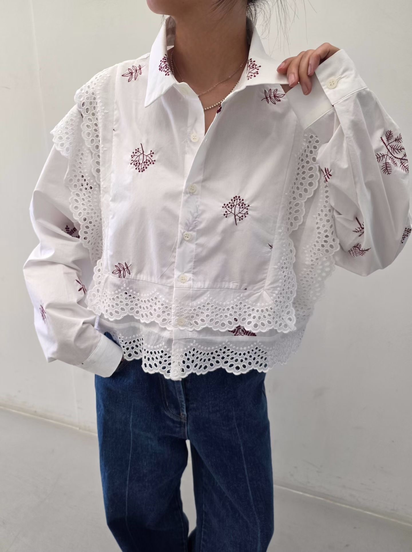枝葉蕾絲框襯衫