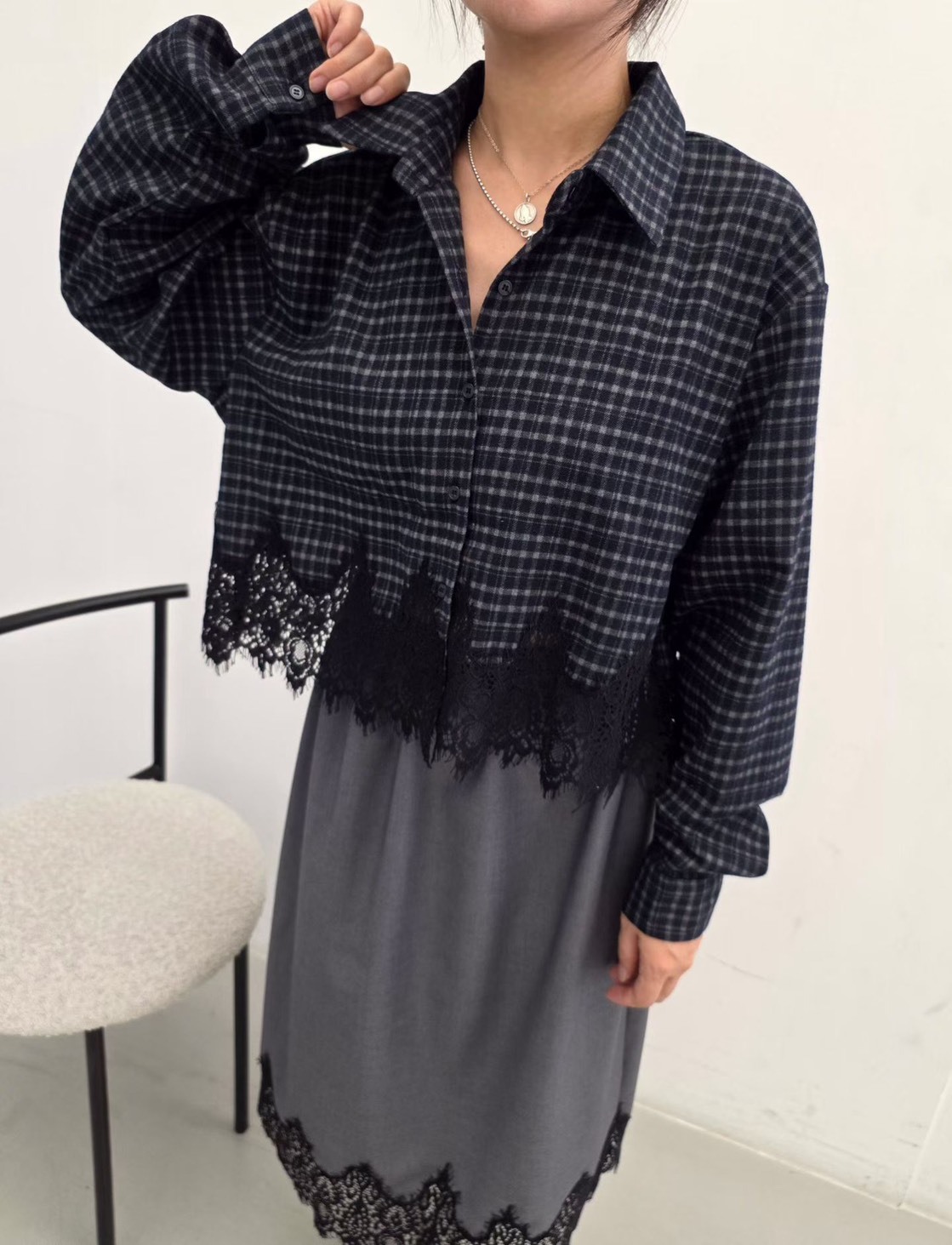 格子拚黑蕾絲襯衫