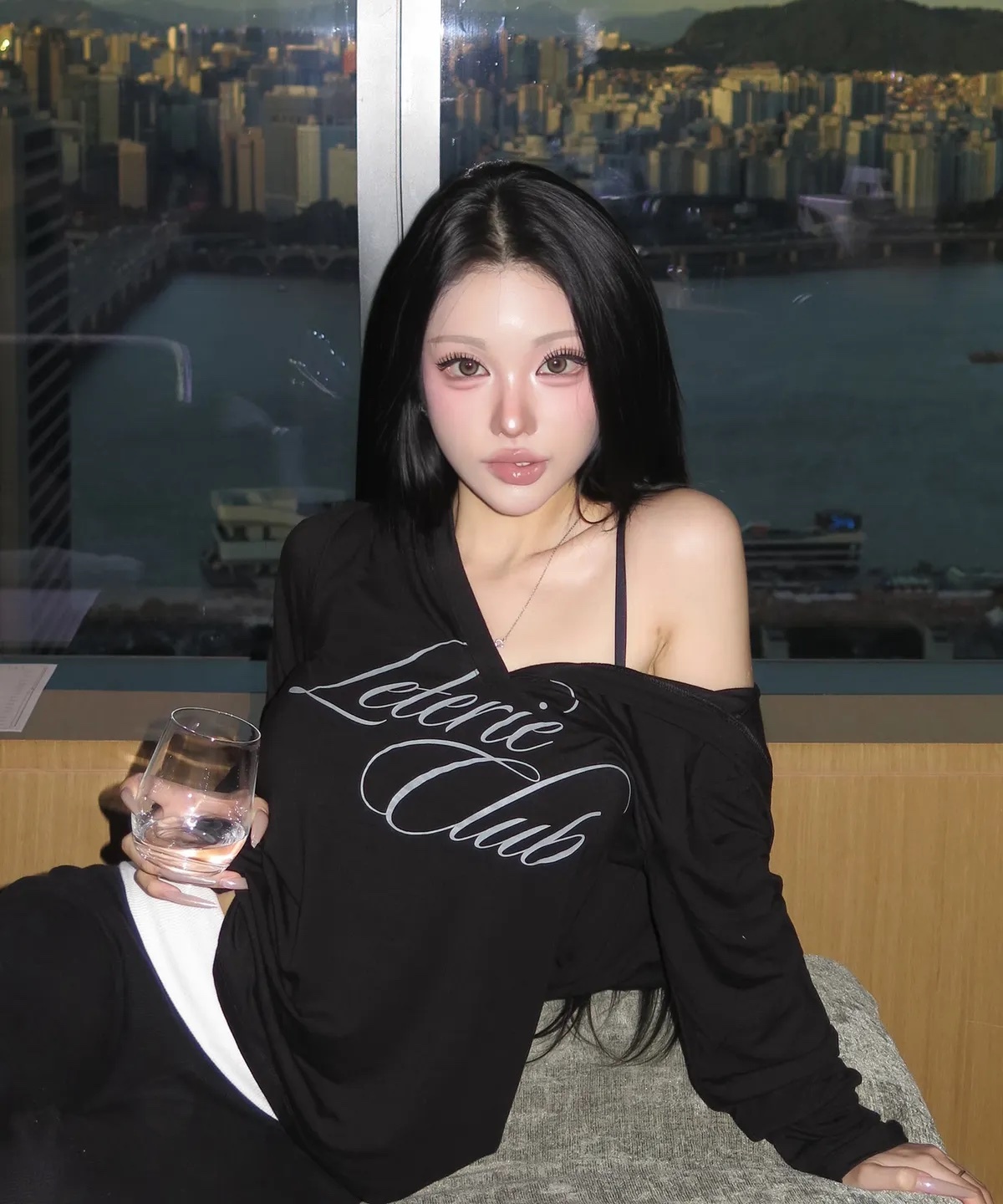 《限時團購優惠》LETERIE CLUB V-NECK HOODIE