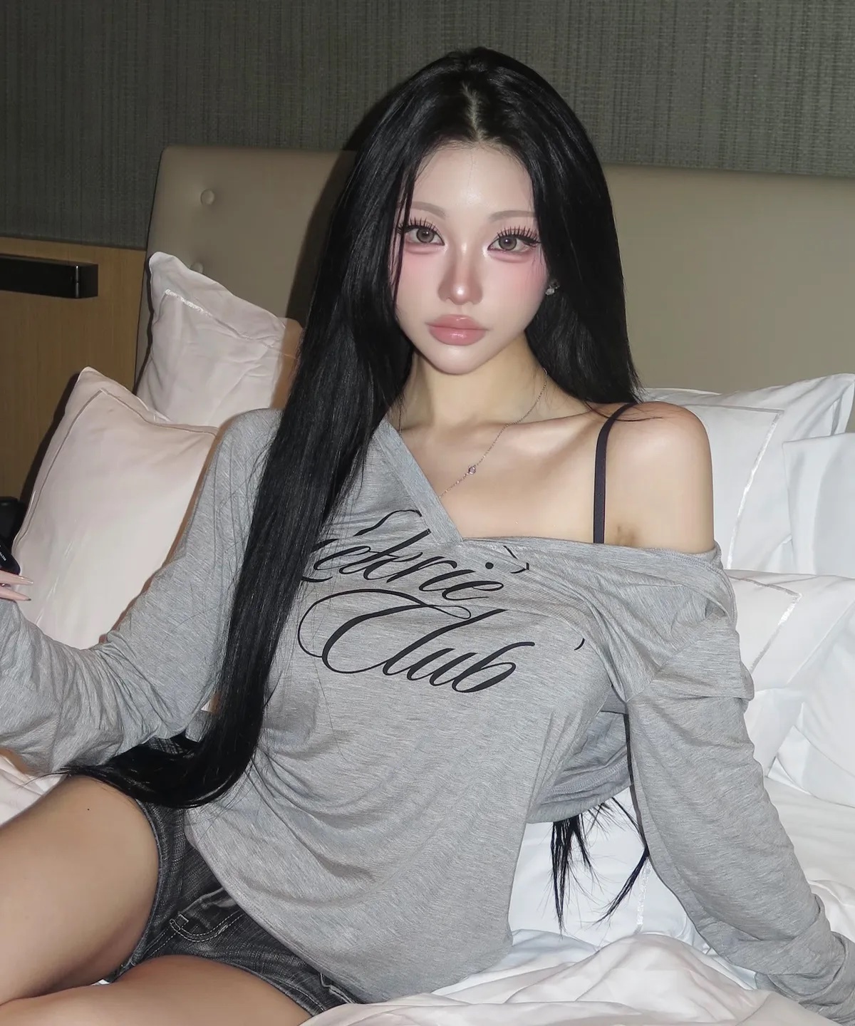 《限時團購優惠》LETERIE CLUB V-NECK HOODIE
