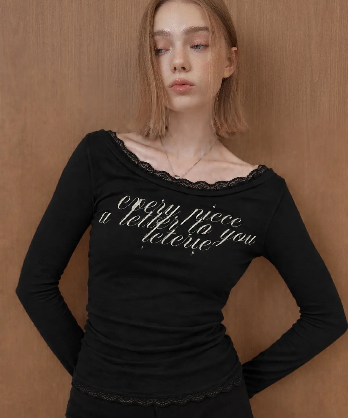 《限時團購優惠》LETERIE LACE LETTERING OFF-SHOULDER LONG SLEEVE