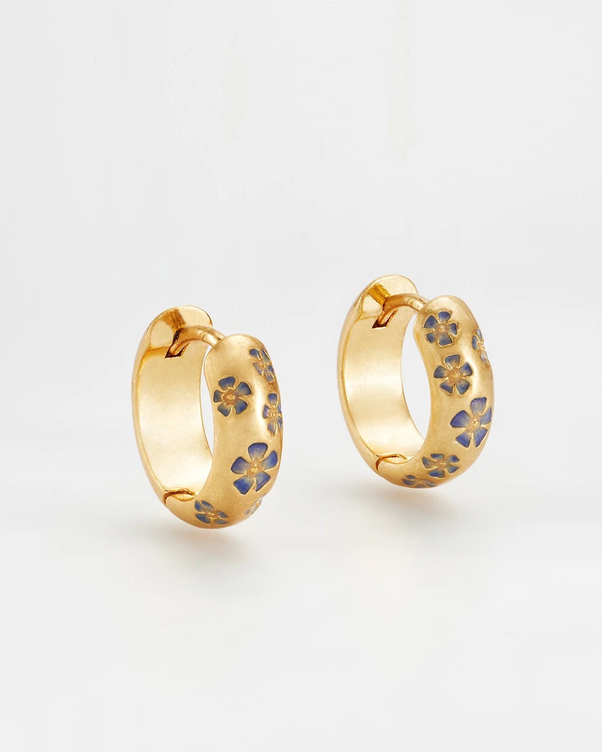 英國代購 FABLE ENGLAND Periwinkle Huggie Earrings 40715