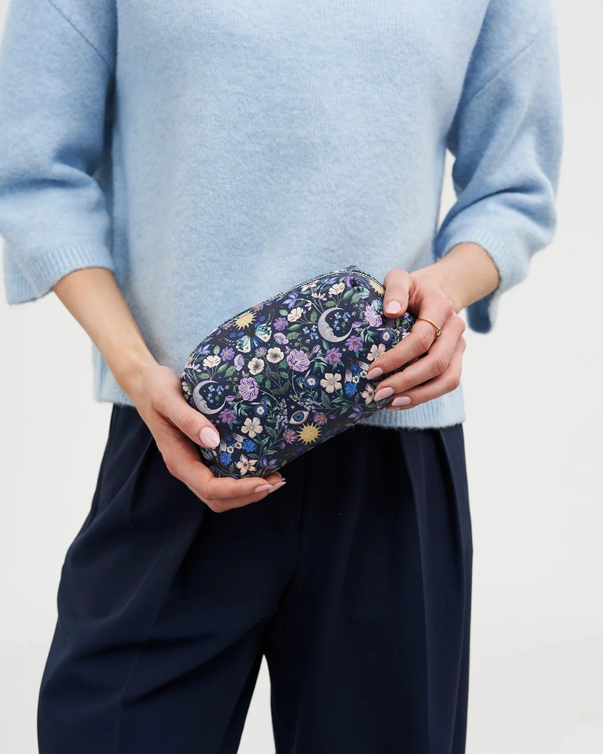 英國代購 FABLE ENGLAND Selene Print Cosmetic Pouch in Navy 47517