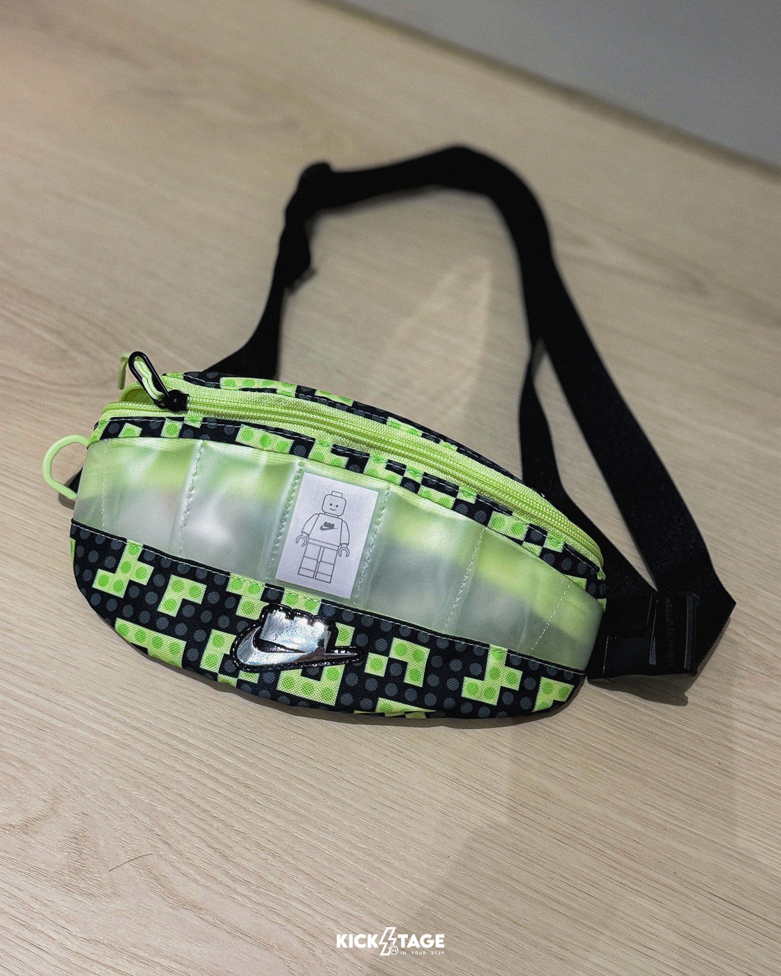 LEGO X NIKE Collection Waistpack (3L) 樂高 聯名 黑綠 3L 側背包 斜跨包 腰包 輕便小包【II1665-360】UTIBG