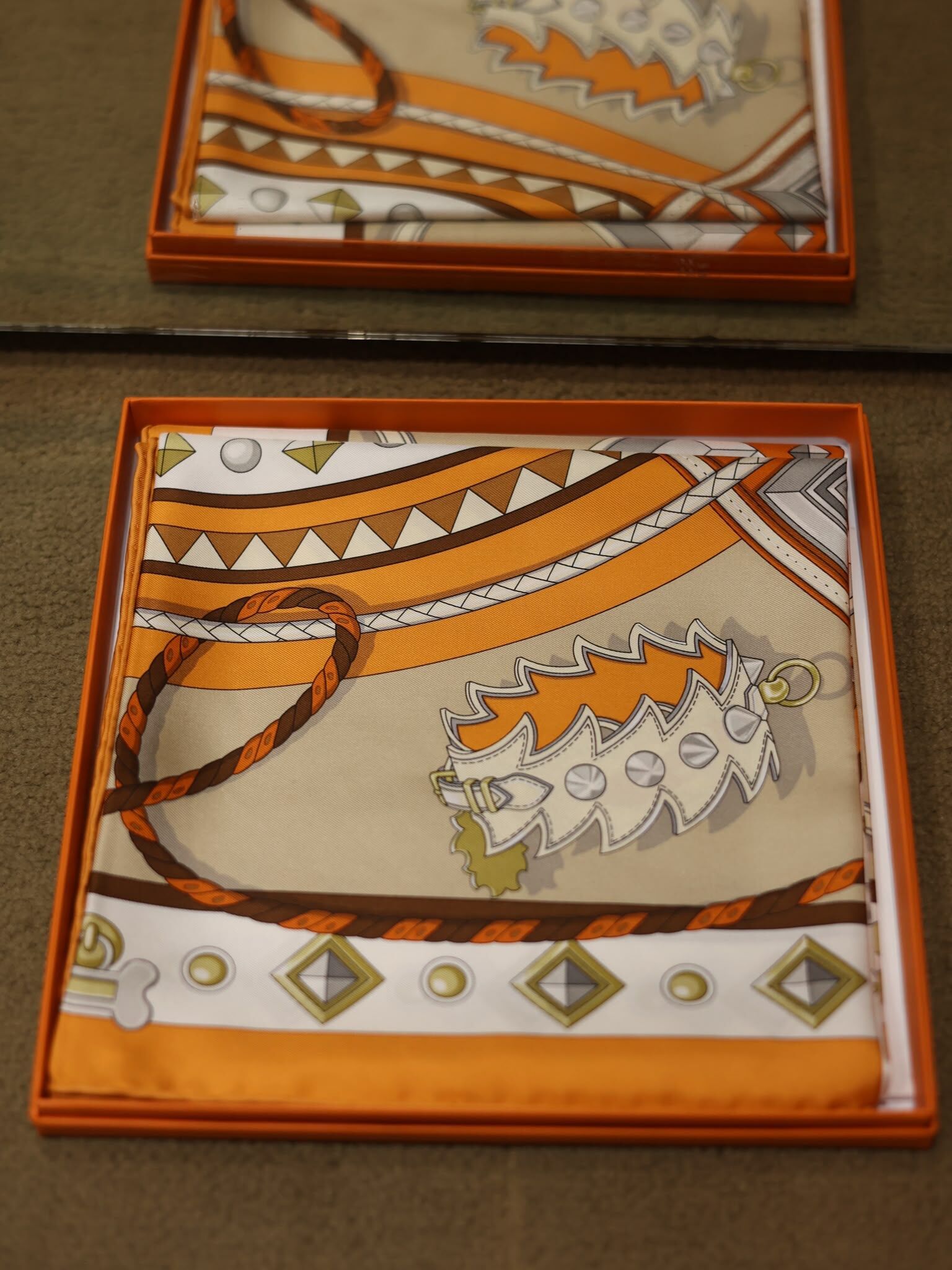 Colliers et Laisses pour Chiens scarf 90×90cm Orange Clair / Alezan / Blanc