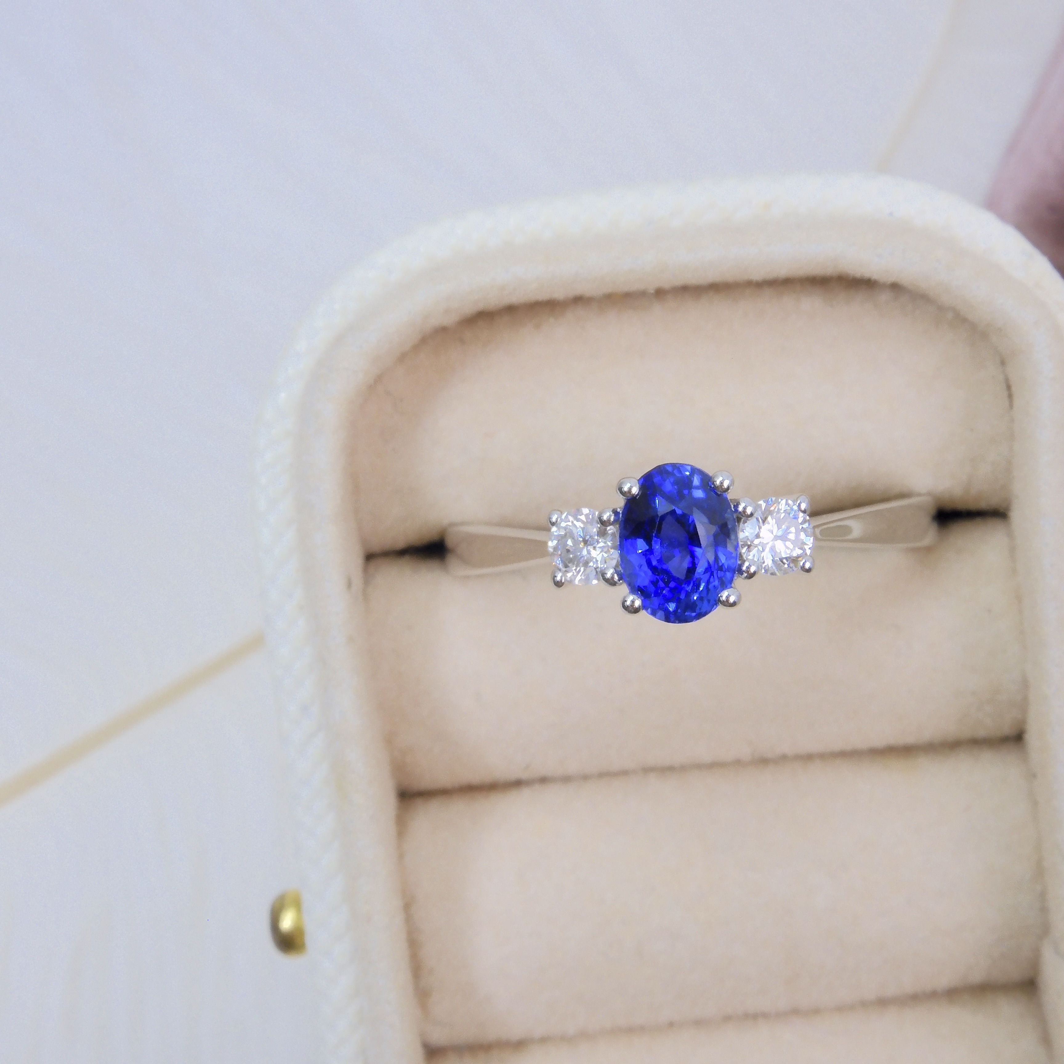 Bespoke 18K Gold 0.88ct Sapphire Ring (With Certificate)