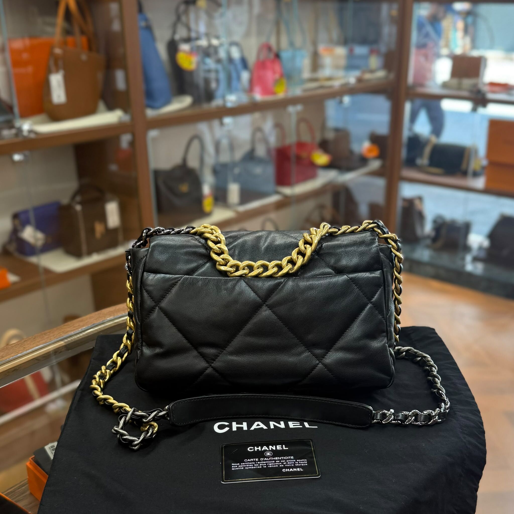 98%NEW USED CHANEL 19 SMALL 黑色羊皮復古金銀扣小號 #30開 #香奈兒
