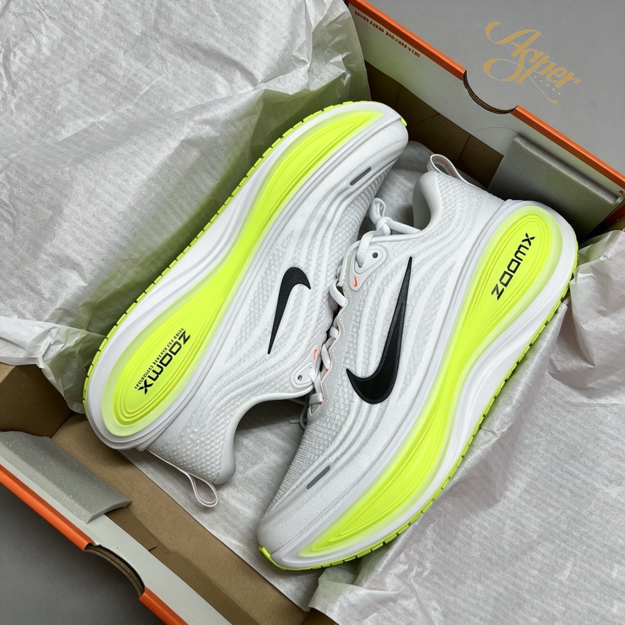 【官網限定】Nike Vomero Plus ''Barely Volt'' 白螢光黃 HV8150-120 IX