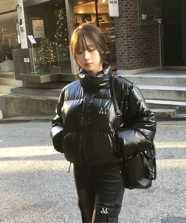【預購】韓國 MUCENT 金屬 Logo 高領 光澤 短版羽絨外套 Radien Metal Logo High Neck Glossy Cropping Padding