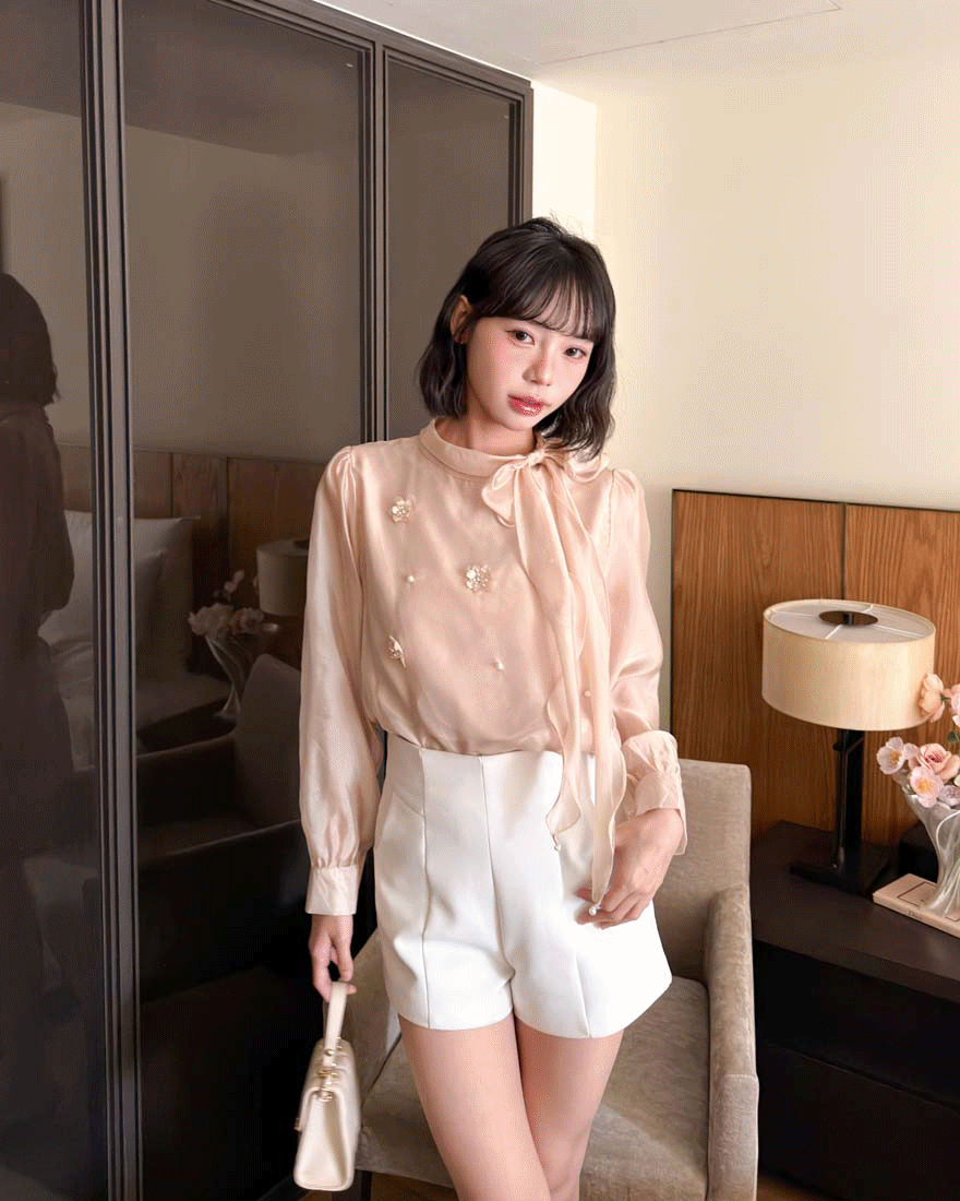 LINA LINA華麗女伶珍珠鑽石花朵蝴蝶綁結上衣-柔粉橘
