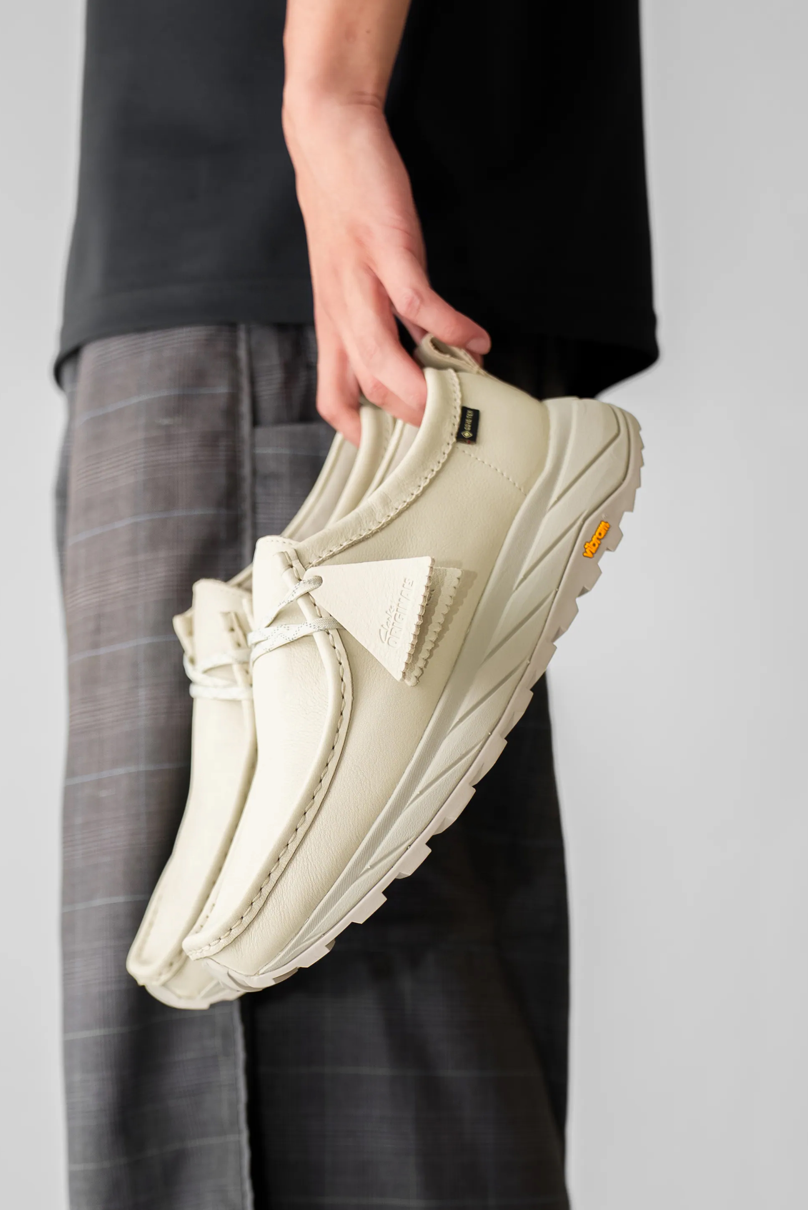 CLARKS Walla Eden GTX 麂皮防水袋鼠鞋｜CLM27890R