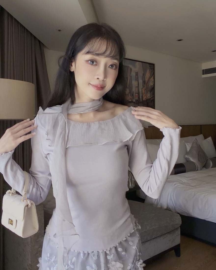 LINA LINA迷人微醺紋理荷葉滾邊繞帶上衣-唯美紫