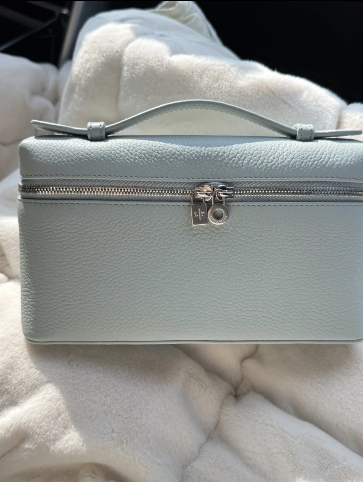 Loro Piana Extra Pocket L19  Baby Blue 銀扣飯盒袋手袋