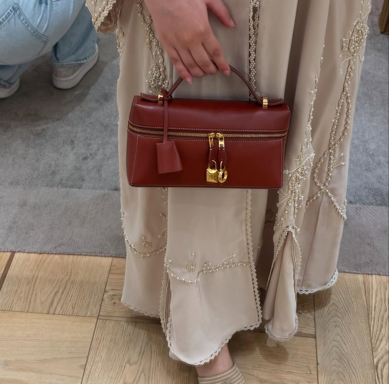 Loro Piana Extra Pocket L23 紅豆色鴕鳥皮金扣飯盒袋手袋