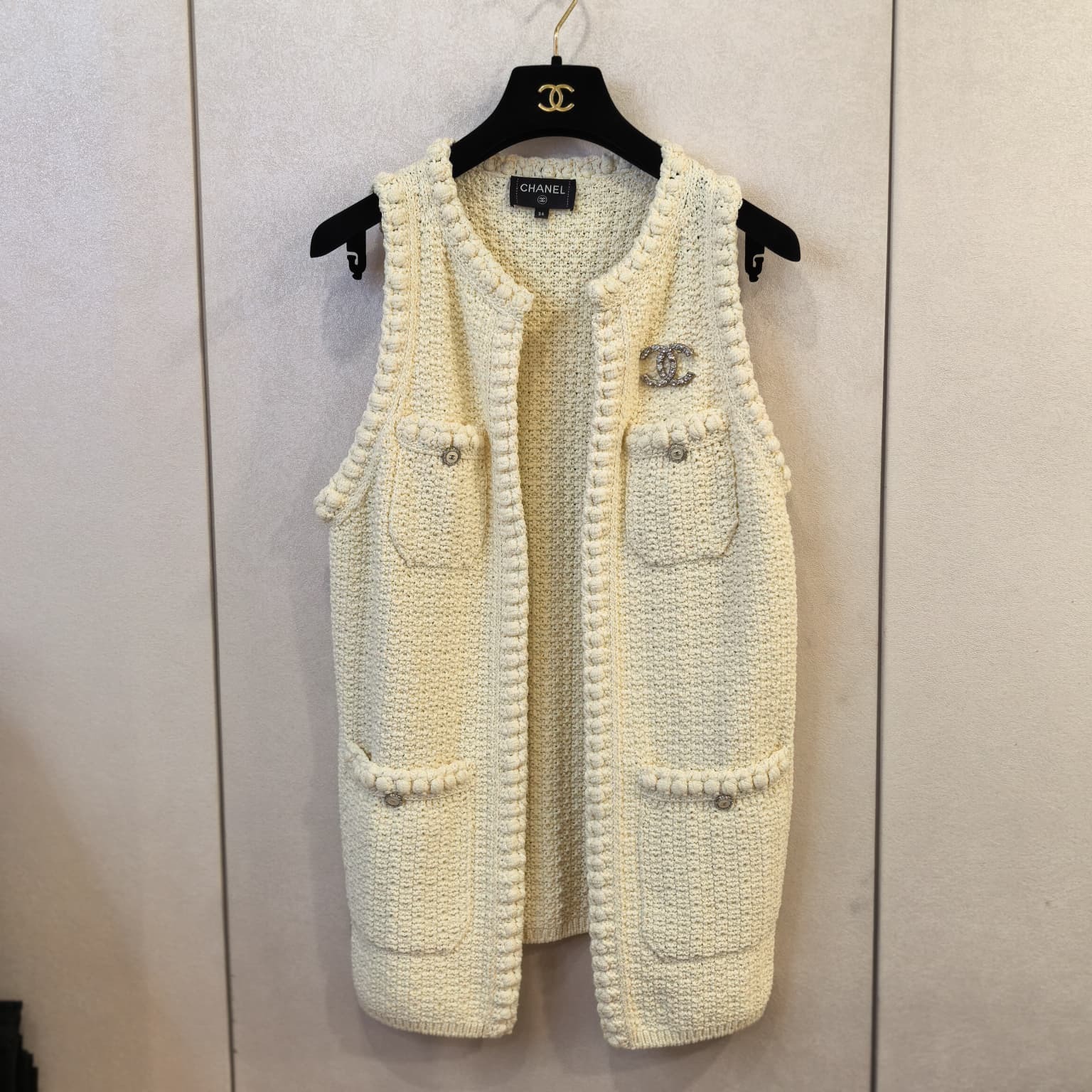 DISPLAY !!! 全新CHANEL針織背心/外套, 34碼, WW55951, 米白色線衫, Cream cotton-blend bouclé knit open-front gilet #BRAND NEW #香榭站正品