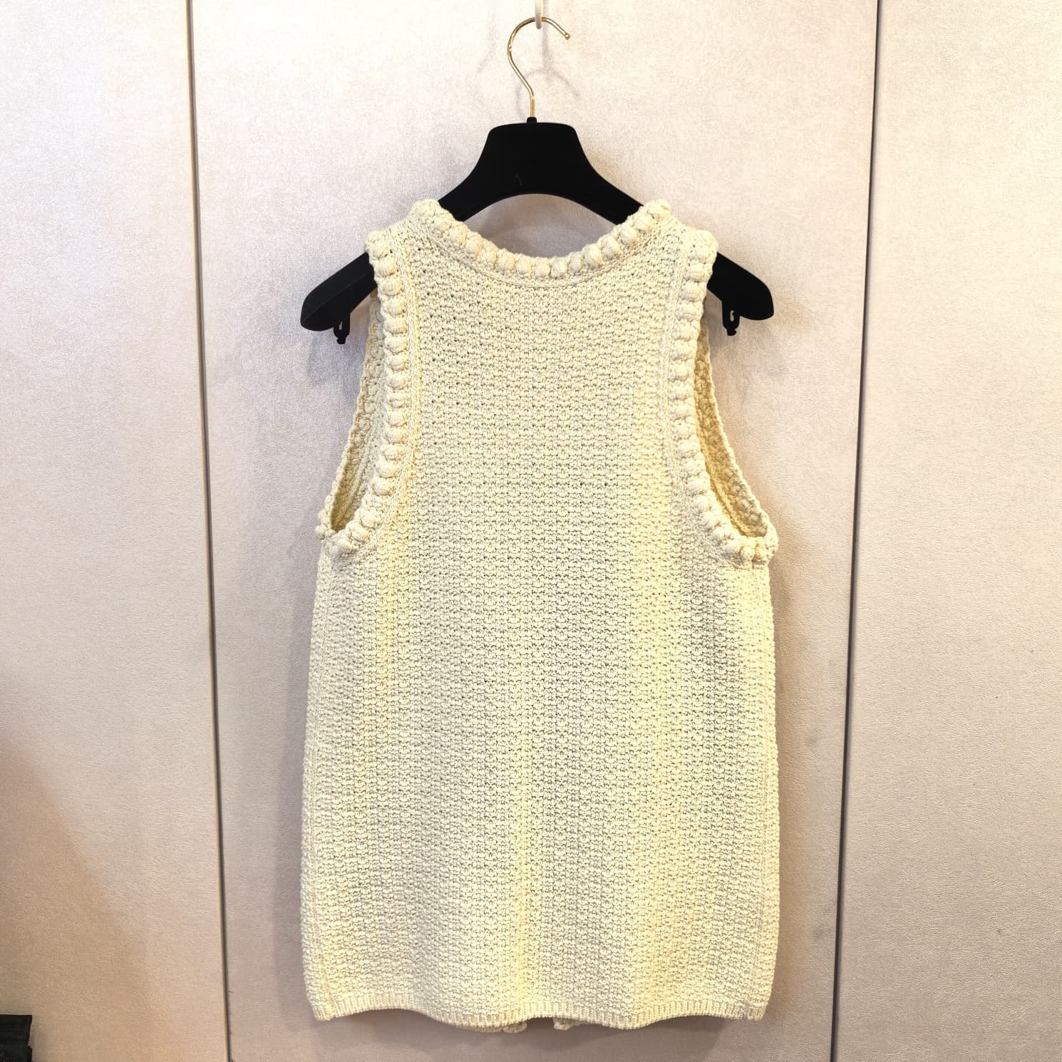DISPLAY !!! 全新CHANEL針織背心/外套, 34碼, WW55951, 米白色線衫, Cream cotton-blend bouclé knit open-front gilet #BRAND NEW #香榭站正品