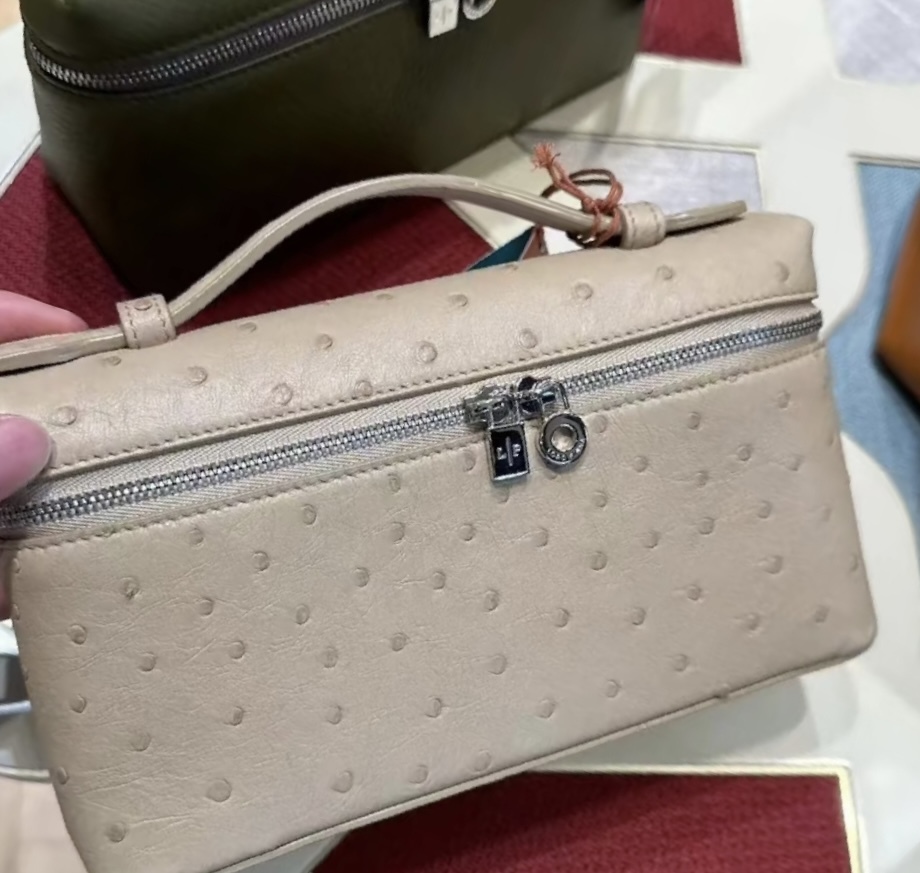 Loro Piana Extra Pocket L27 奶茶色鴕鳥皮銀扣飯盒袋手袋
