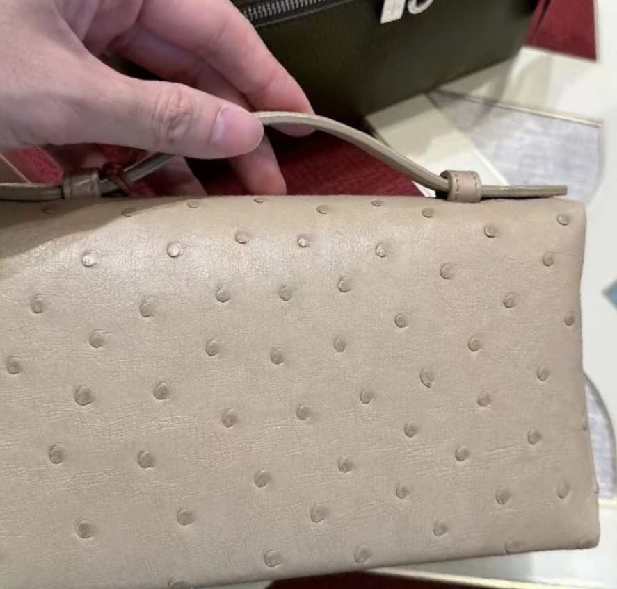 Loro Piana Extra Pocket L27 奶茶色鴕鳥皮銀扣飯盒袋手袋
