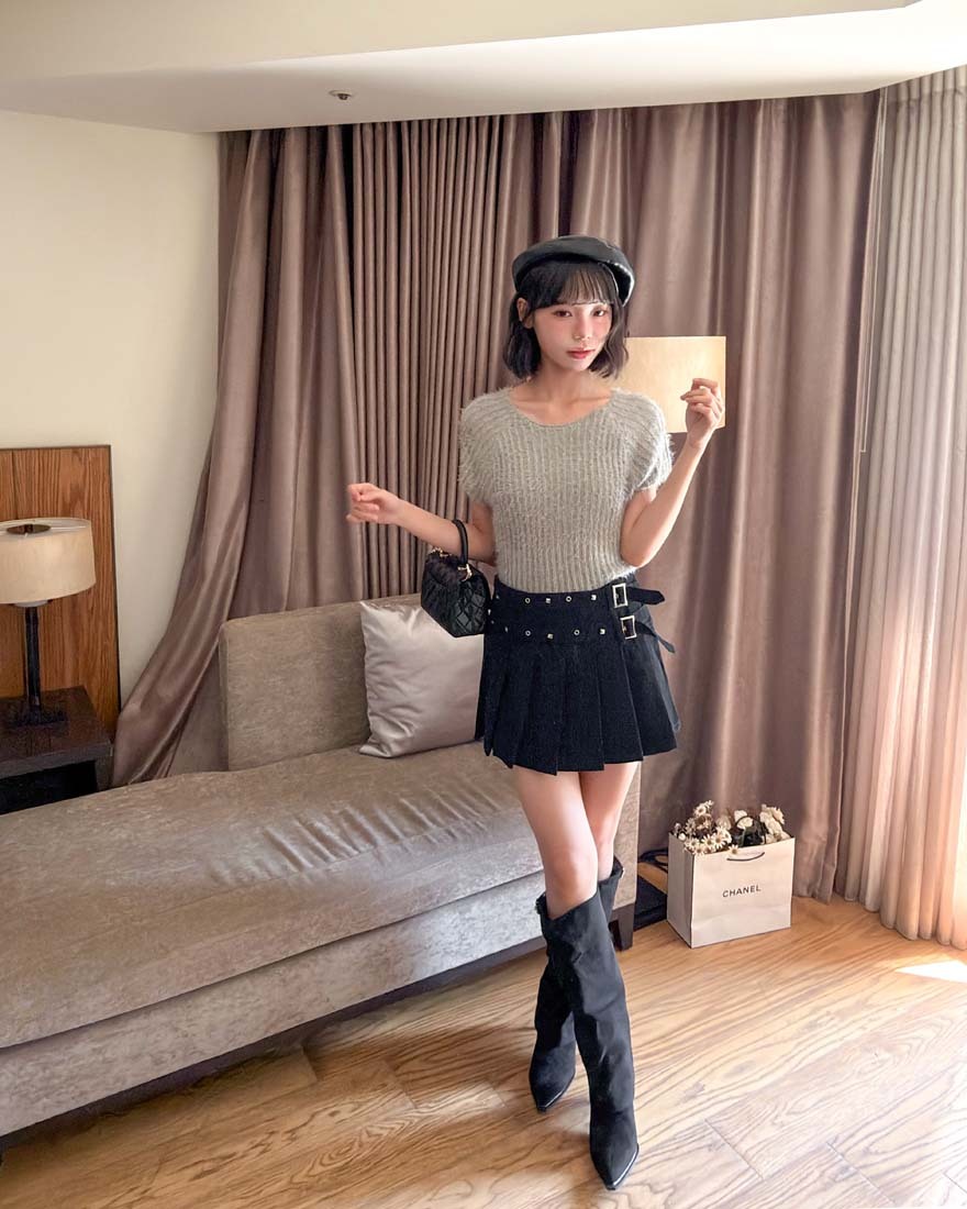 LINA LINA甜率美學卯釘釦環皮帶造型百褶褲裙-性格黑S-L