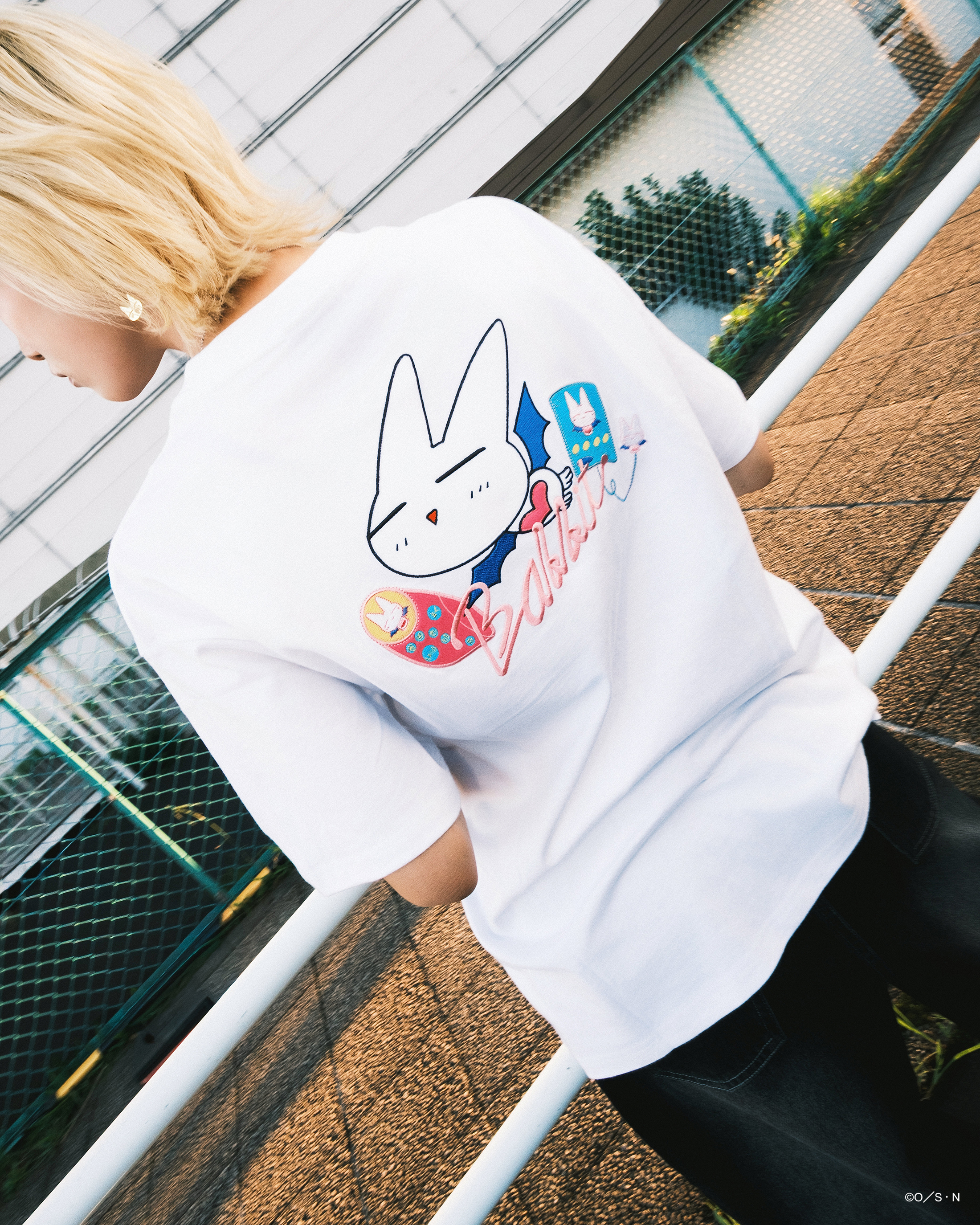 巴比特小道具刺繡 T-shirt 白