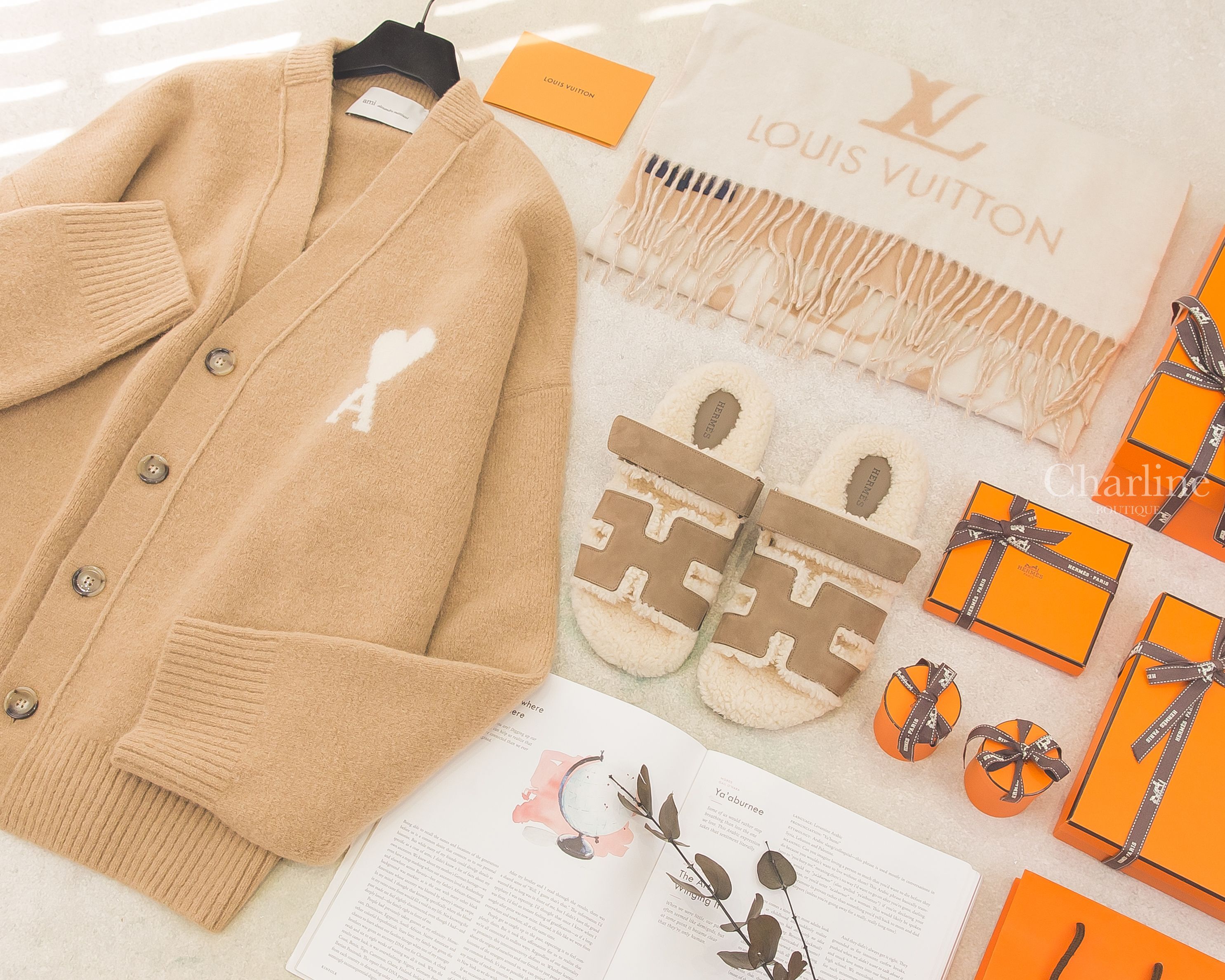 11. Ami Paris Ami De Coeur Cardigan 奶茶色白色愛心羊駝毛開襟長袖外套 平拍搭配Louis Vuitton圍巾、Hermès毛絨拖鞋與橘色禮盒情境照