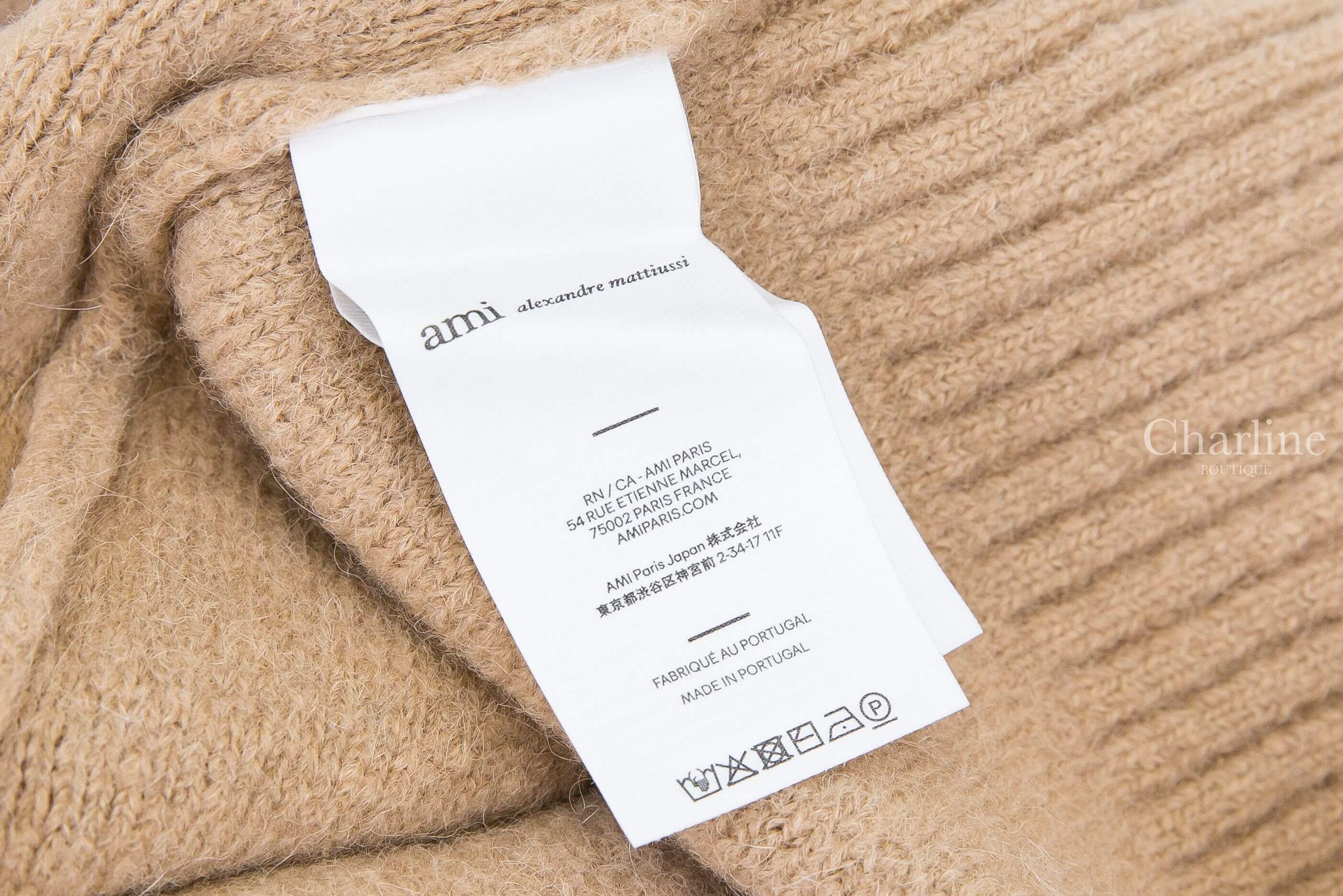Ami Paris Ami De Coeur Cardigan 奶茶色白色愛心羊駝毛開襟長袖外套 內側品牌資訊與Made in Portugal洗標特寫