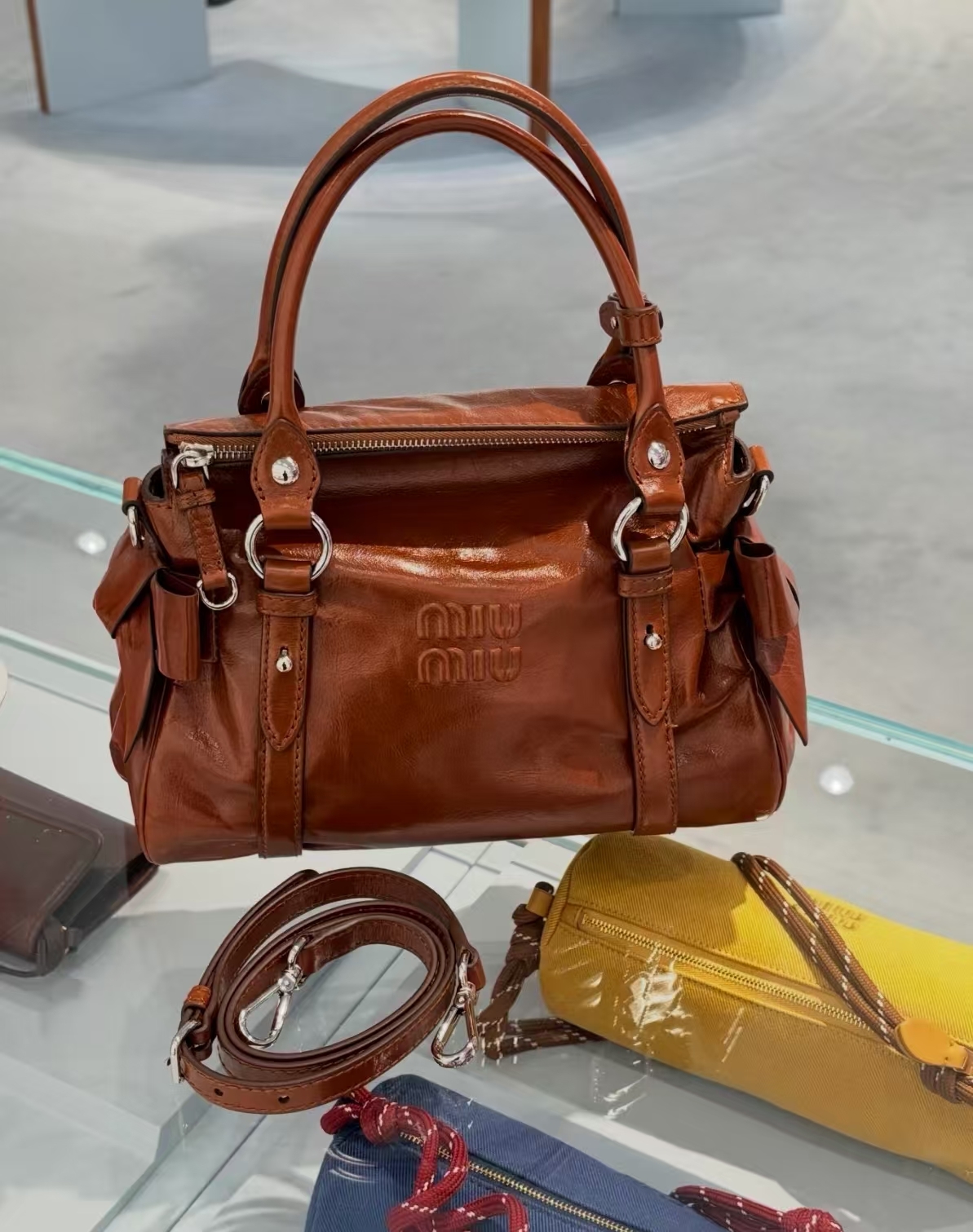 Miu Miu Shiny Leather Top-Handle Bag 紅木色亮面皮革手袋