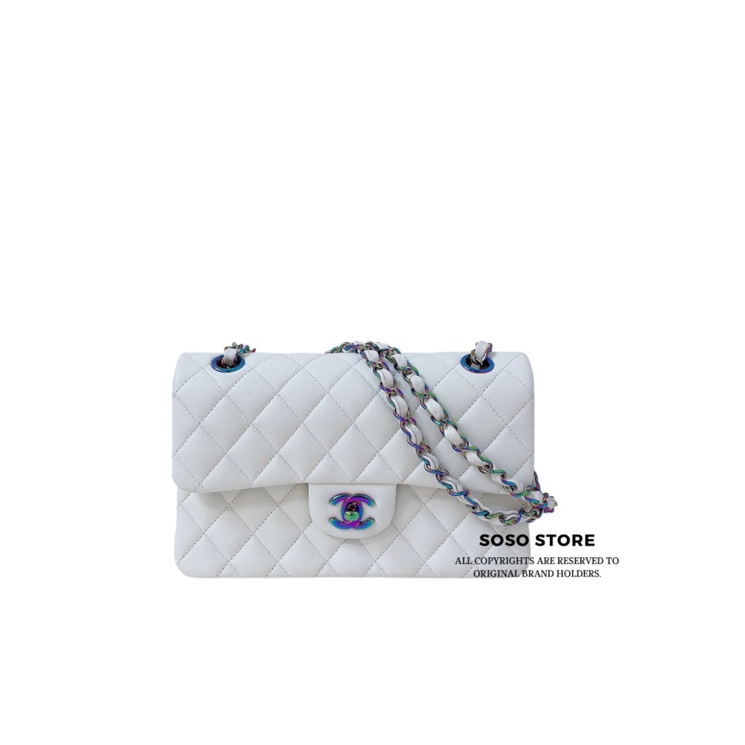 Chanel Classic Flap - White / -