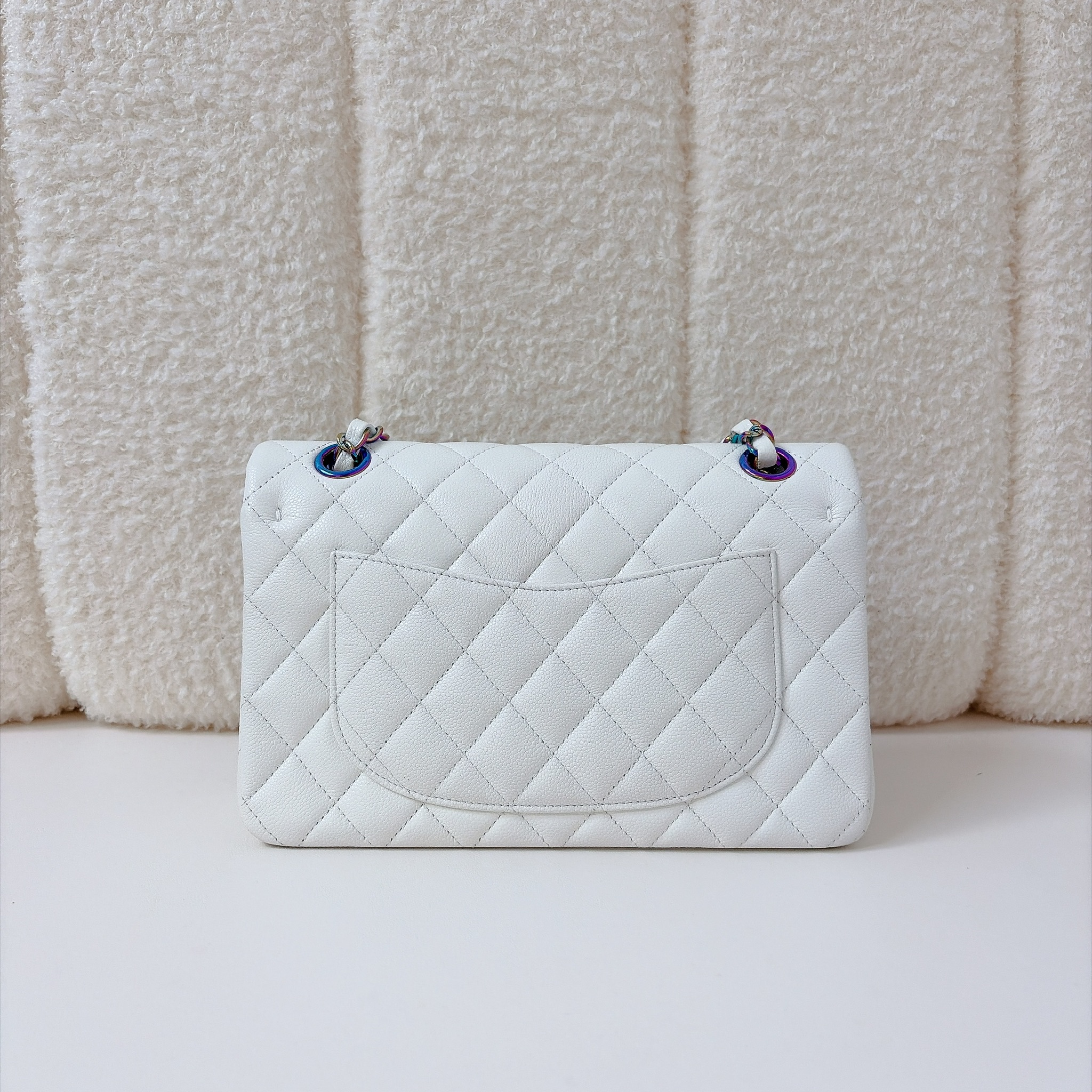 Chanel Classic Flap - White / -