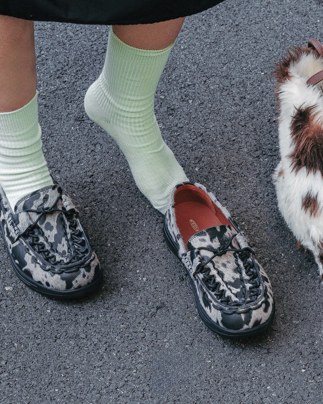 🇯🇵 KEEN UNEEK LOAFER "Nocturnal Cow Black" 乳牛紋 奶油白黑 米白 黑色 編織樂福鞋 女鞋 1032747 / 預購