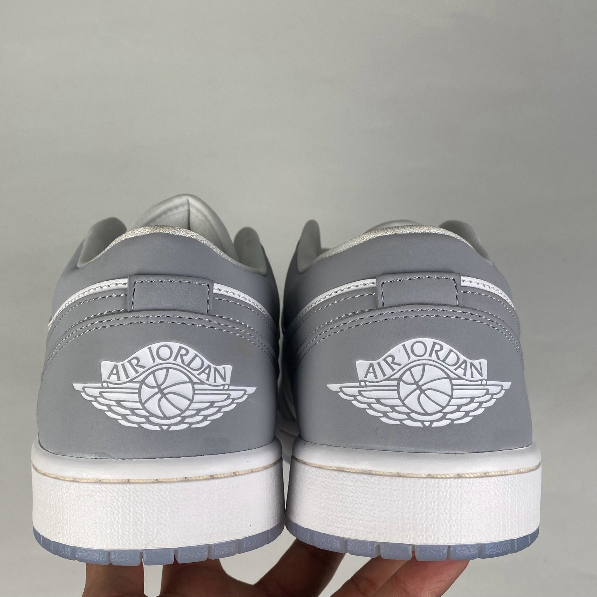 微瑕疵-左右腳中底鞋底泛黃右腳內側刮傷 DC0774-105 W12 Nike Air Jordan 1 Low '' Wolf Grey White ''