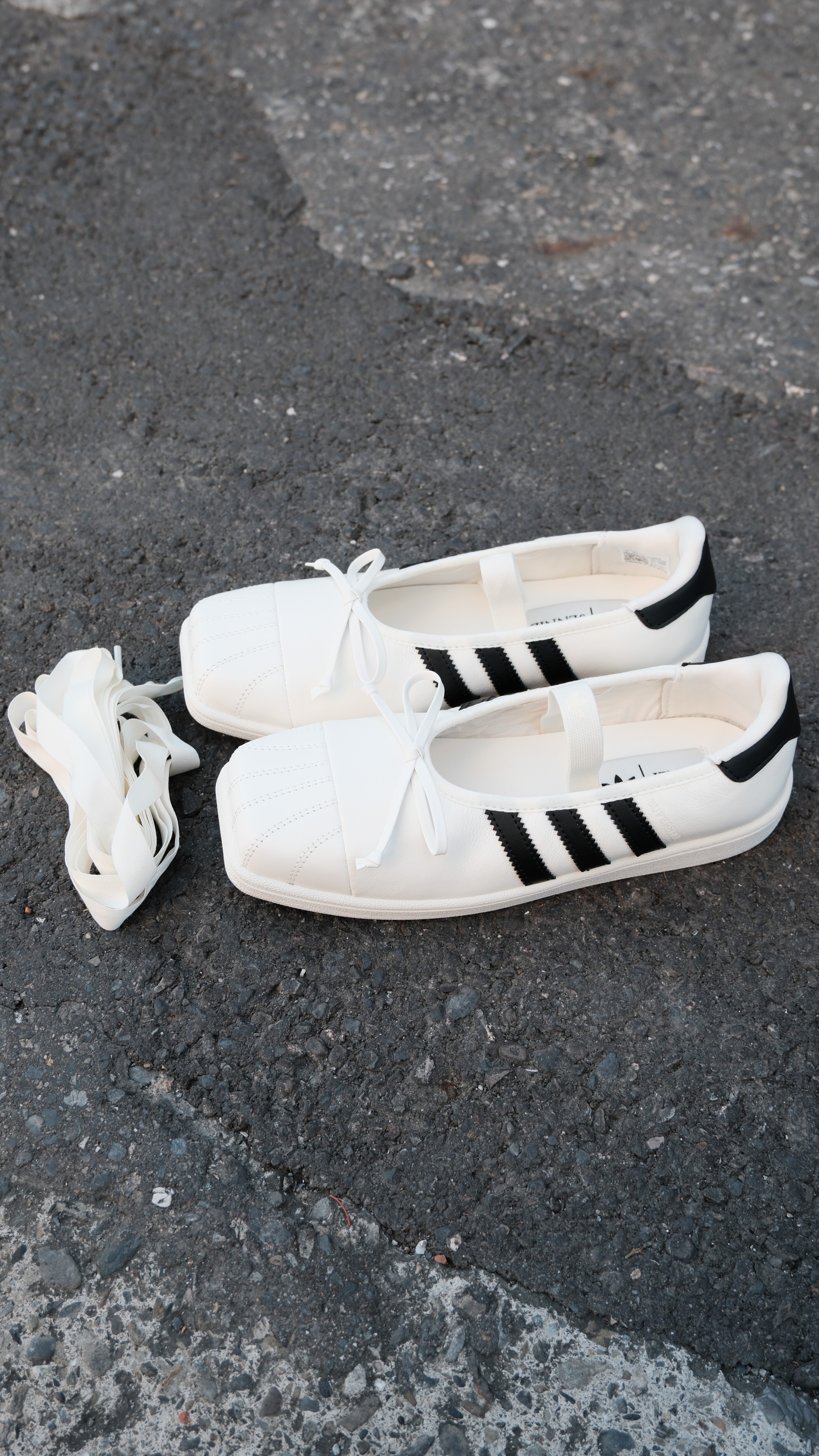 開團預購 愛迪達 adidas originals  × Jennie SUPERSTAR Sq Ballet 瑪麗珍鞋 女款 米白 LB3786