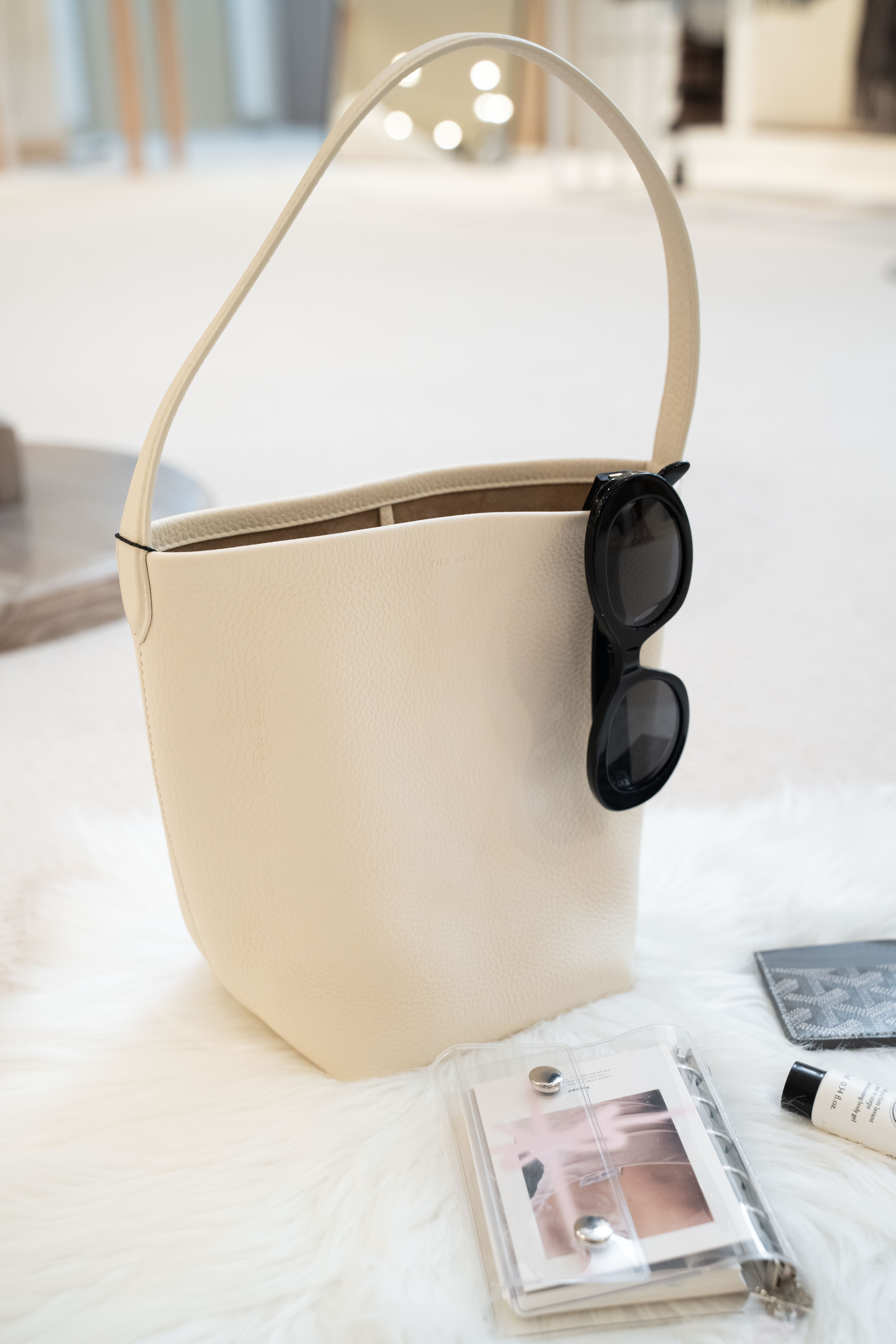 The Row Small N/S Park Tote Bag 象牙白 荔枝皮