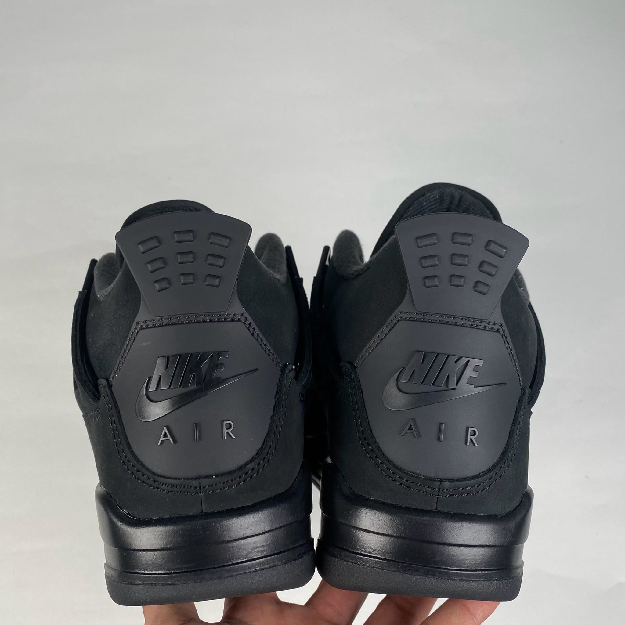 微瑕疵-右腳鞋面塑料網眼斷裂 IB4171-010 6Y Air Jordan 4 Retro "Black Cat" GS 2025 黑貓 黑 大童 女鞋