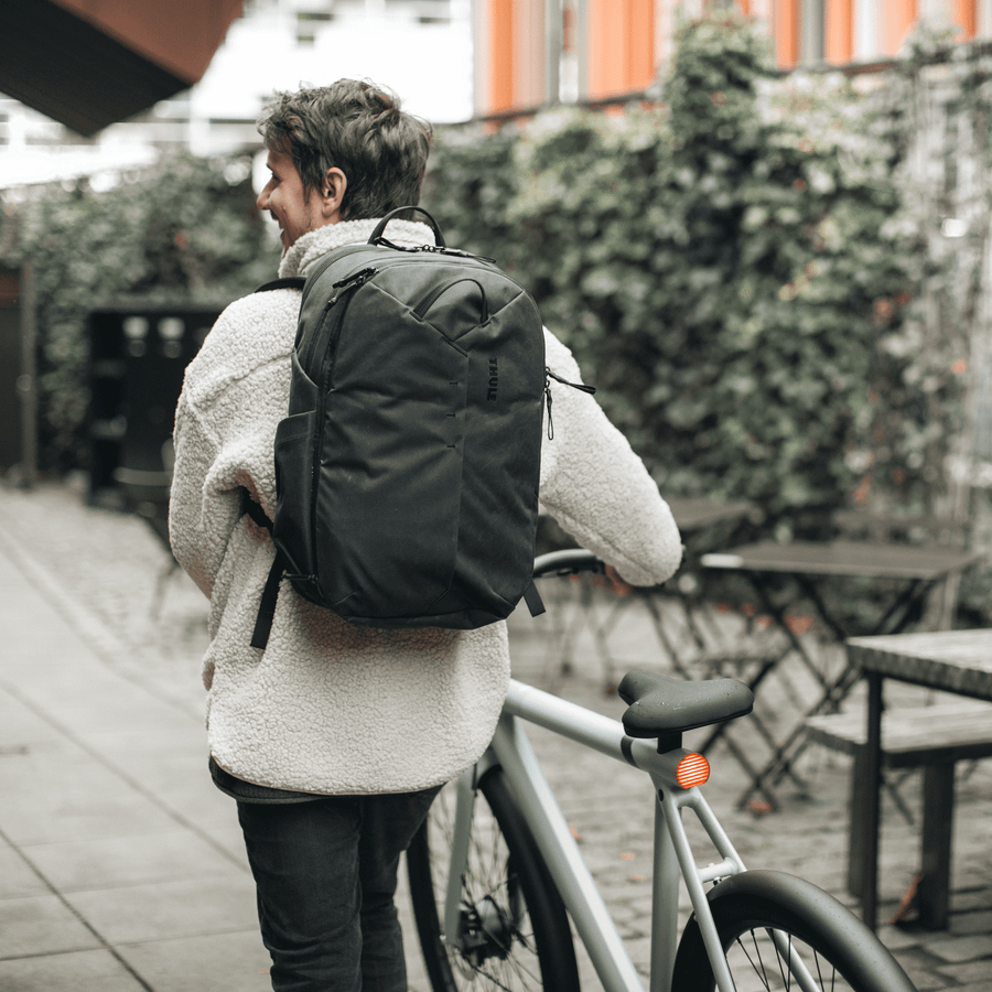 Thule Aion Travel Backpack 28L 多功能旅行後背包｜商務通勤與旅行兩用背包