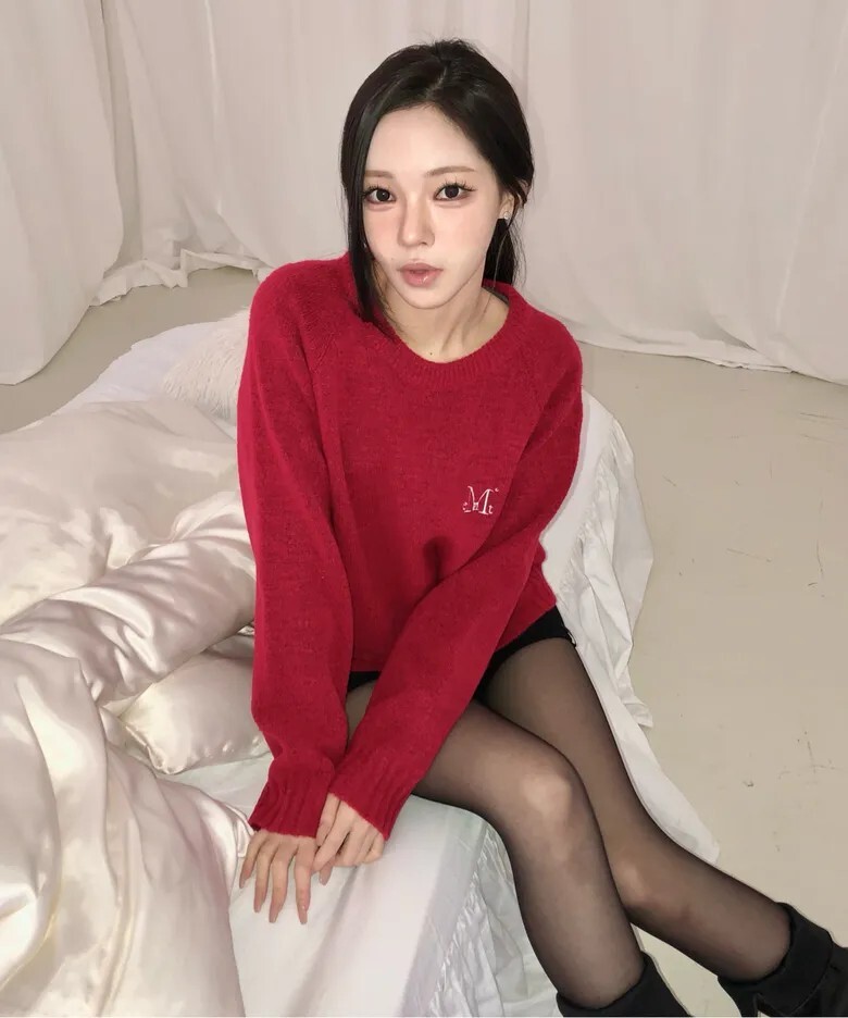 【OWN】Mucent 長袖 圓領 針織 寬鬆 毛衣 刺繡  男女通用 淺粉色 紅色 深藍色 灰色