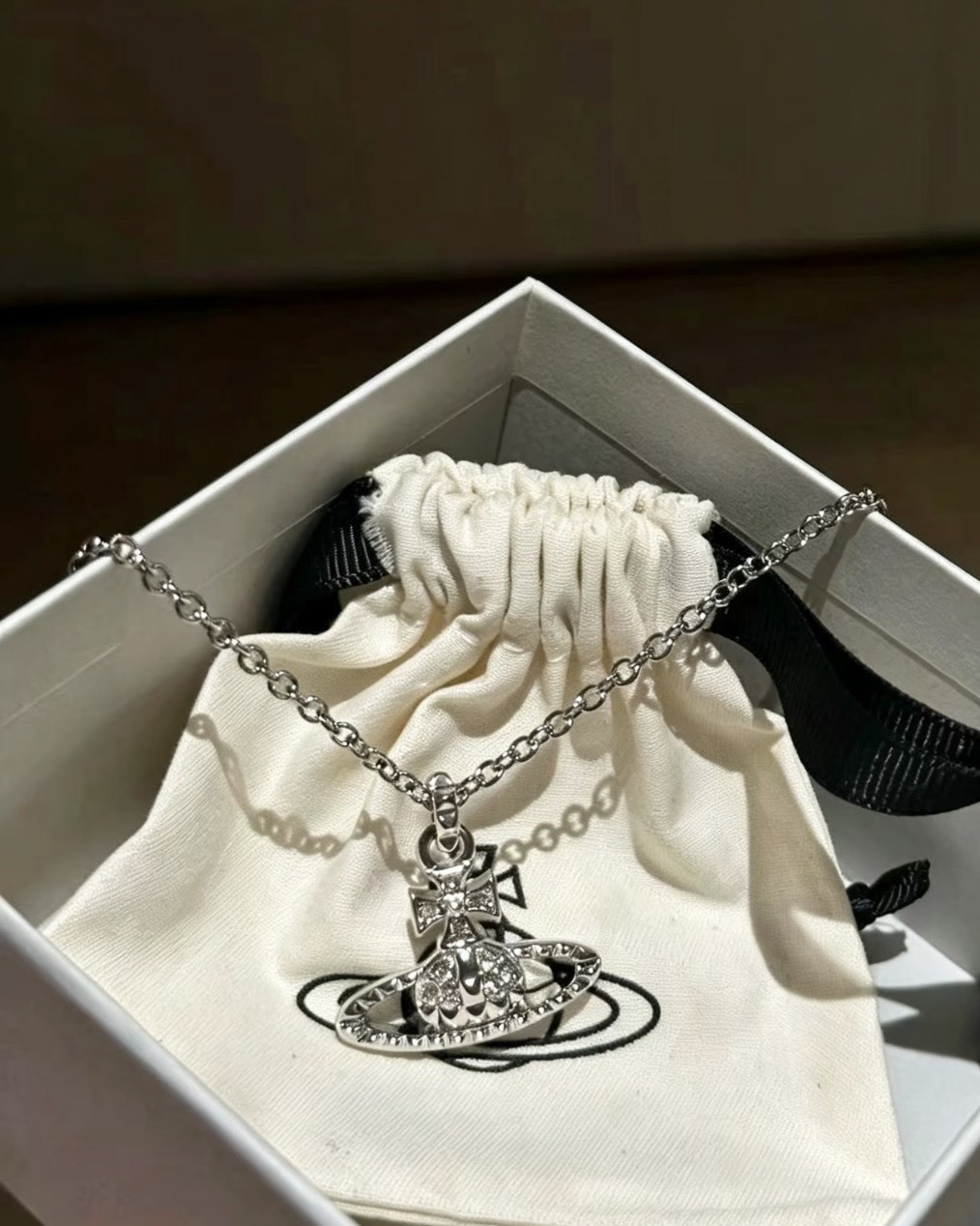 Vivienne Westwood 西太后 薇薇安 Mayfair Bas Relief 淺浮雕吊墜 黃銅 項鍊 女款