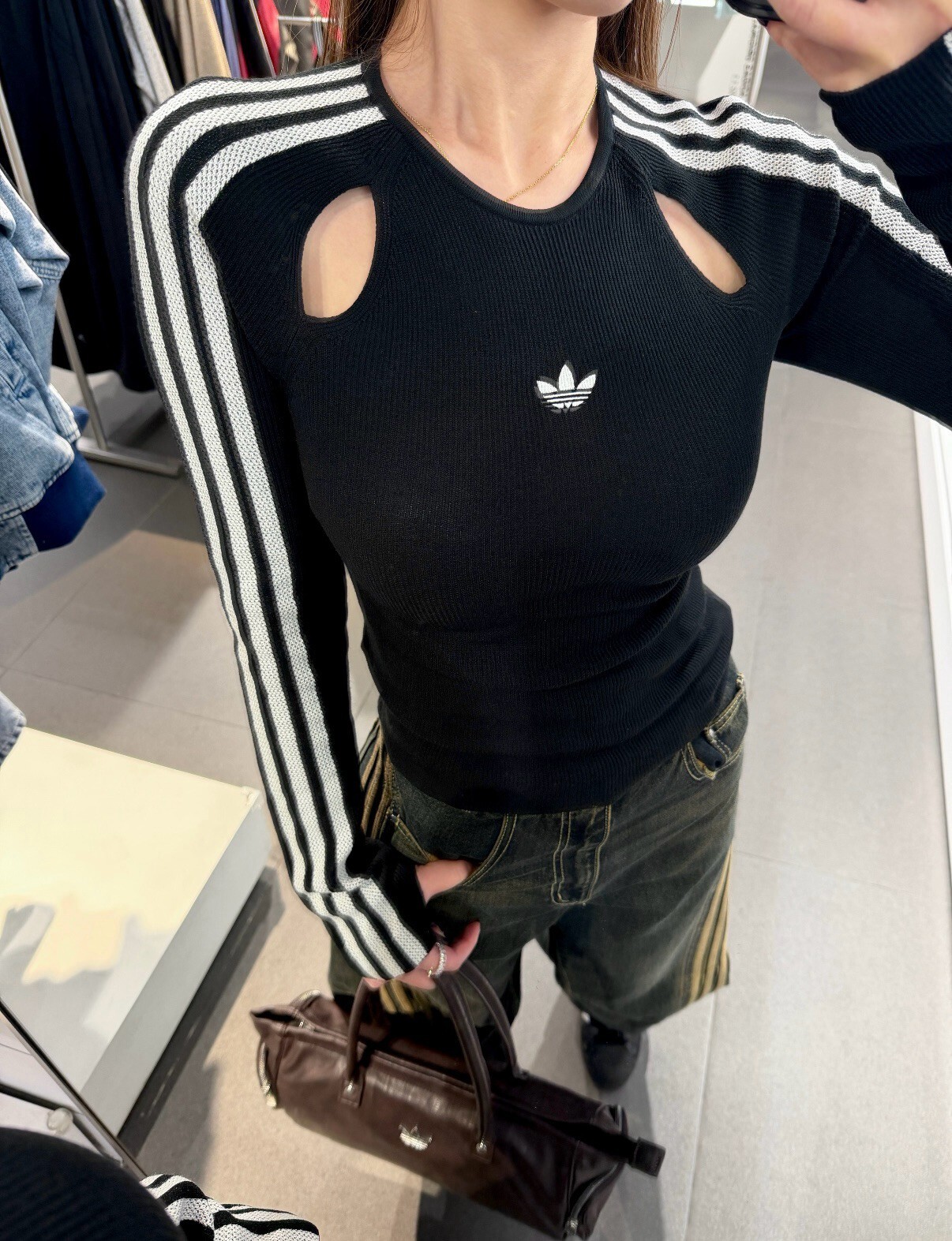 【Luxury】 ADIDAS ORIGINALS 愛迪達街頭風三條紋圓領舒適薄長袖 洞洞款 女生秋天薄長袖 大學甜妹必備 辣妹秋冬款 T恤女款 LE3632 LE3633