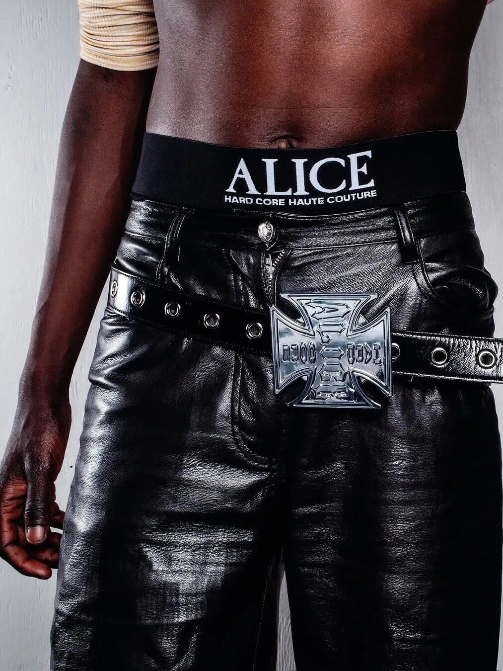 ALICE HOLLYWOOD 經典大十字頭皮帶 銀色 / 鐵灰色 BLISTERED MOTO COUTURE BELT Chrome