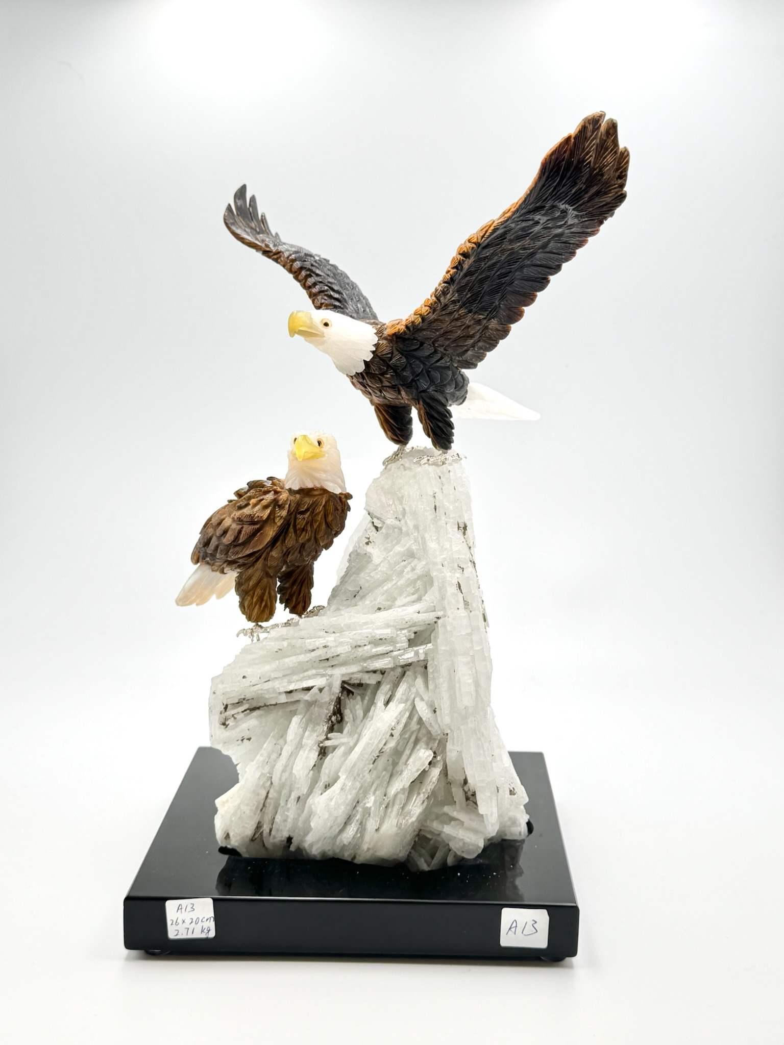 FD013 A13 巴西天然寶石手雕靈鳥 × 原礦共生藝術擺件 26x20cm 2.71kg