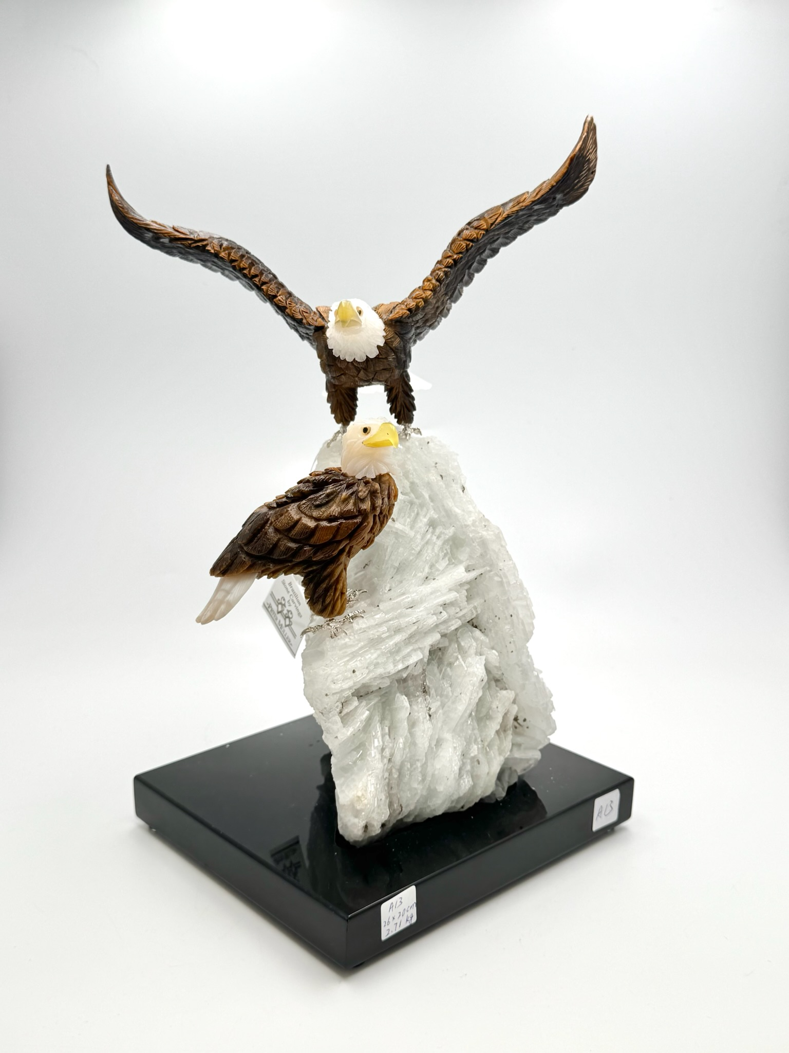 FD013 A13 巴西天然寶石手雕靈鳥 × 原礦共生藝術擺件 26x20cm 2.71kg