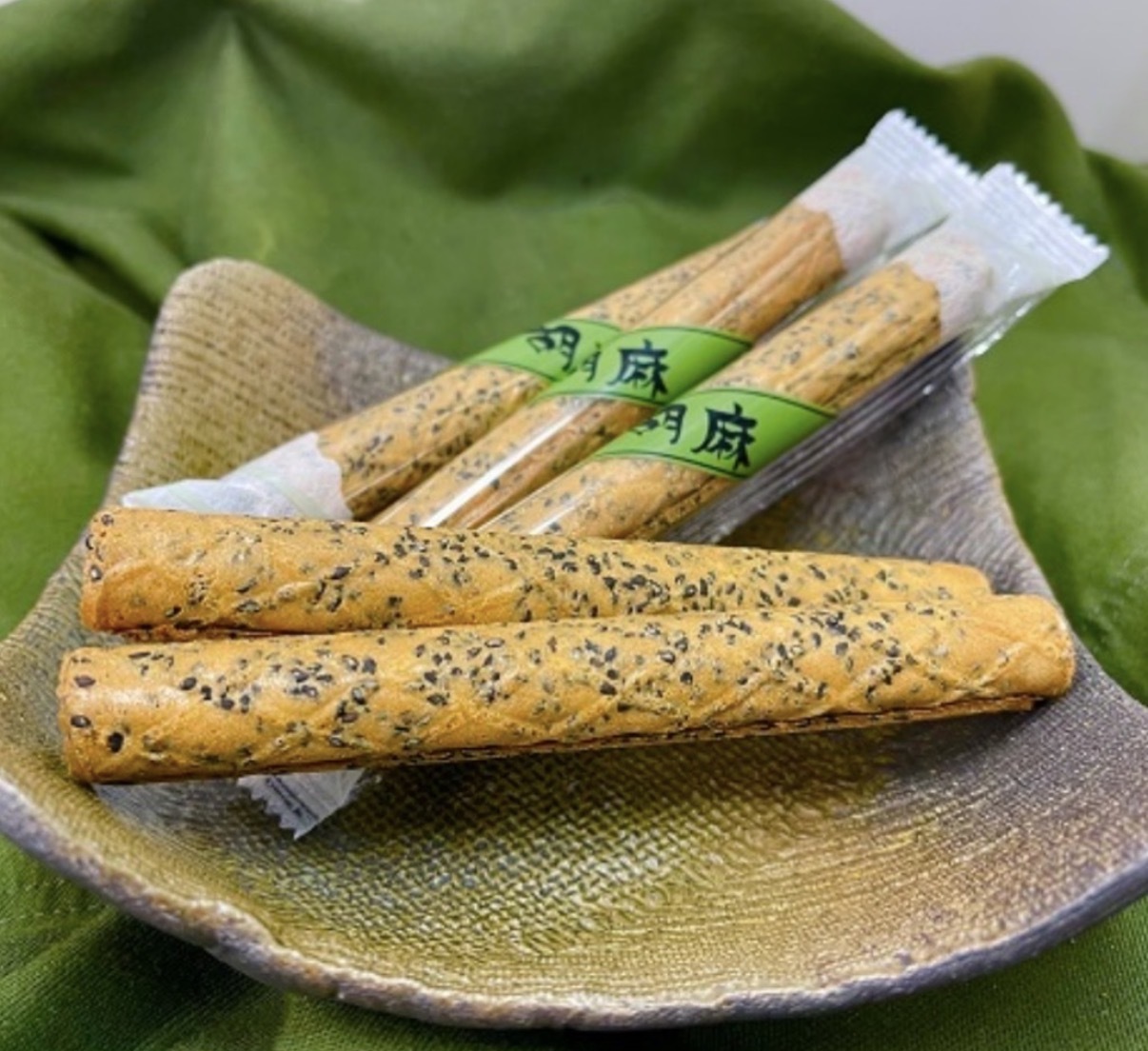 【長線好評】JP 高級銘菓 黑芝麻風味蛋卷 10條 0054 TK260029