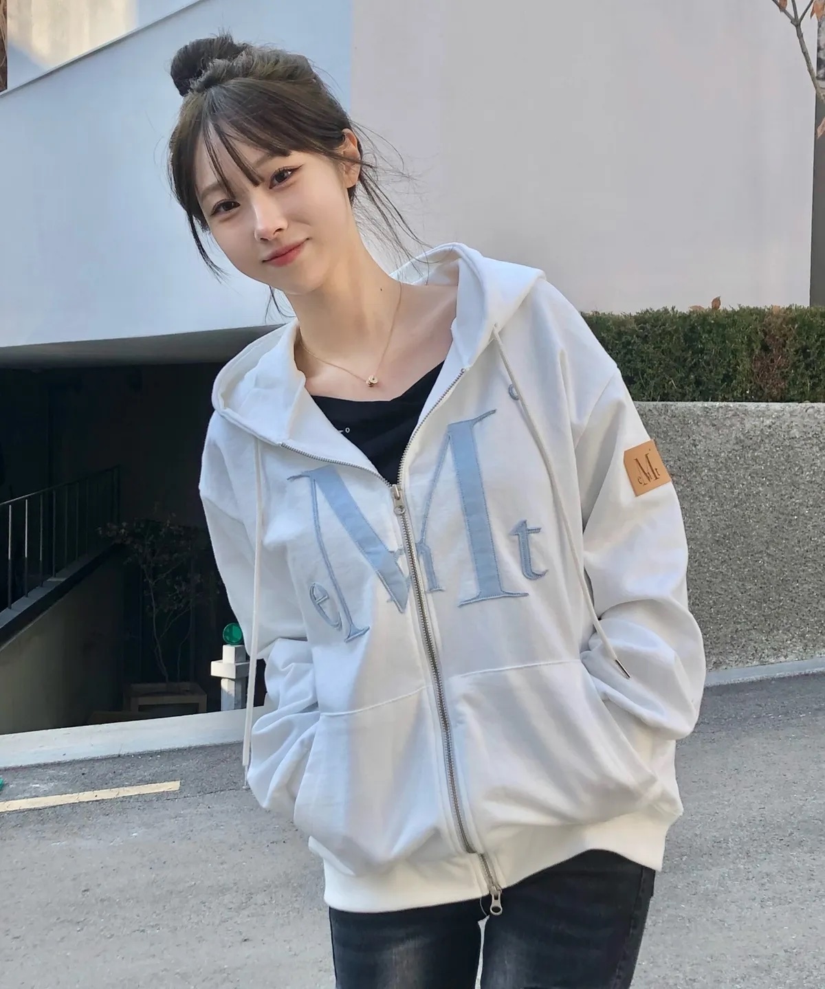 《限時團購優惠》MUCENT wadi applique logo hood zip-up