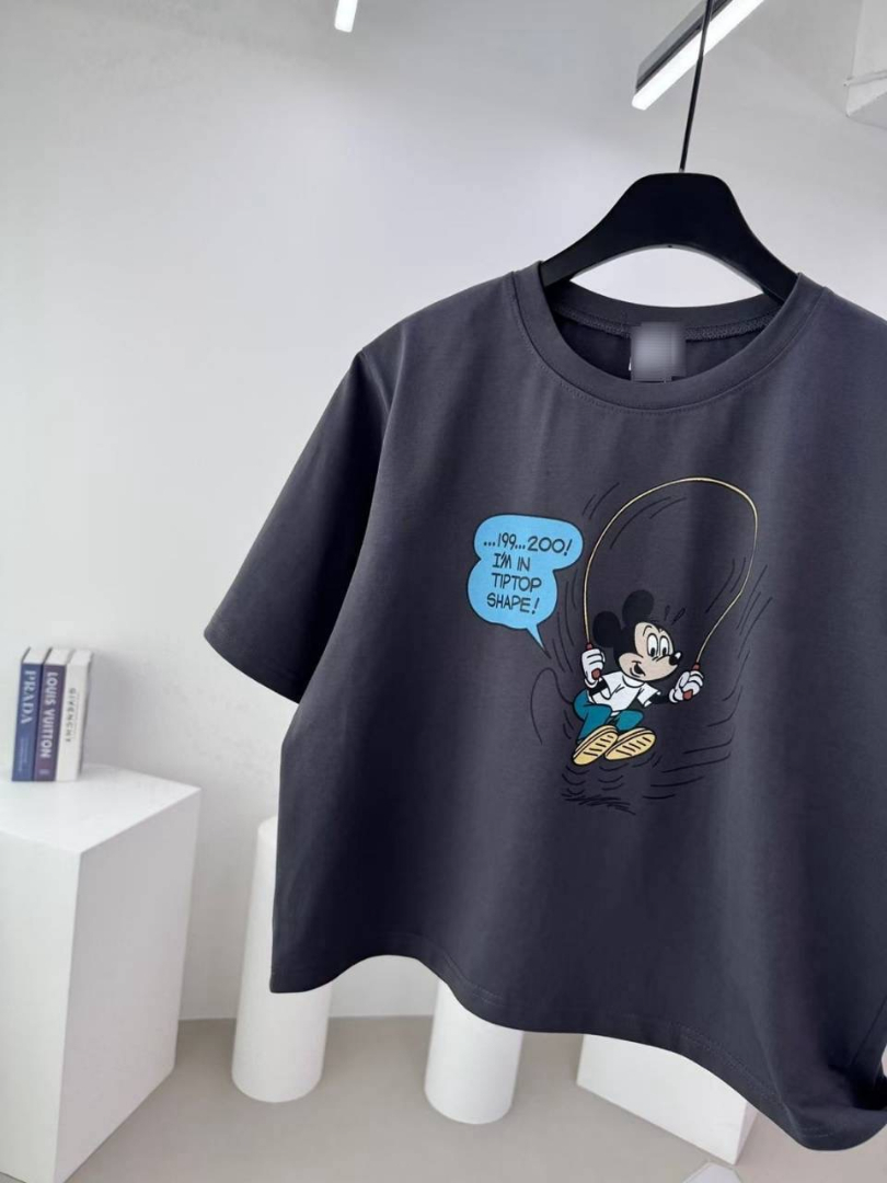 穿出輕鬆有型的日常感★復古插圖寬鬆棉T