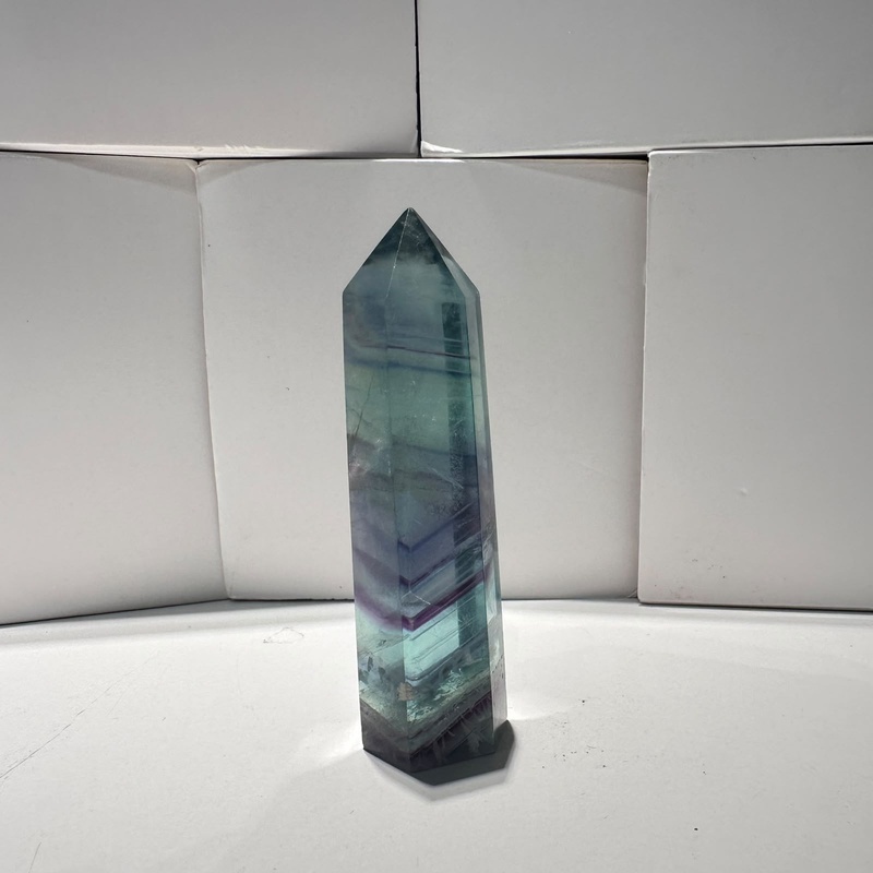 HKAG1001-016 稀有-高透羽毛千層螢石柱8cm (A16)