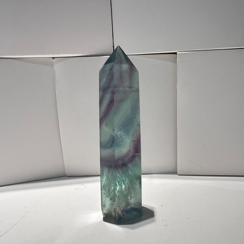 HKAG1001-017 稀有-高透羽毛千層螢石柱9.5cm (A17)
