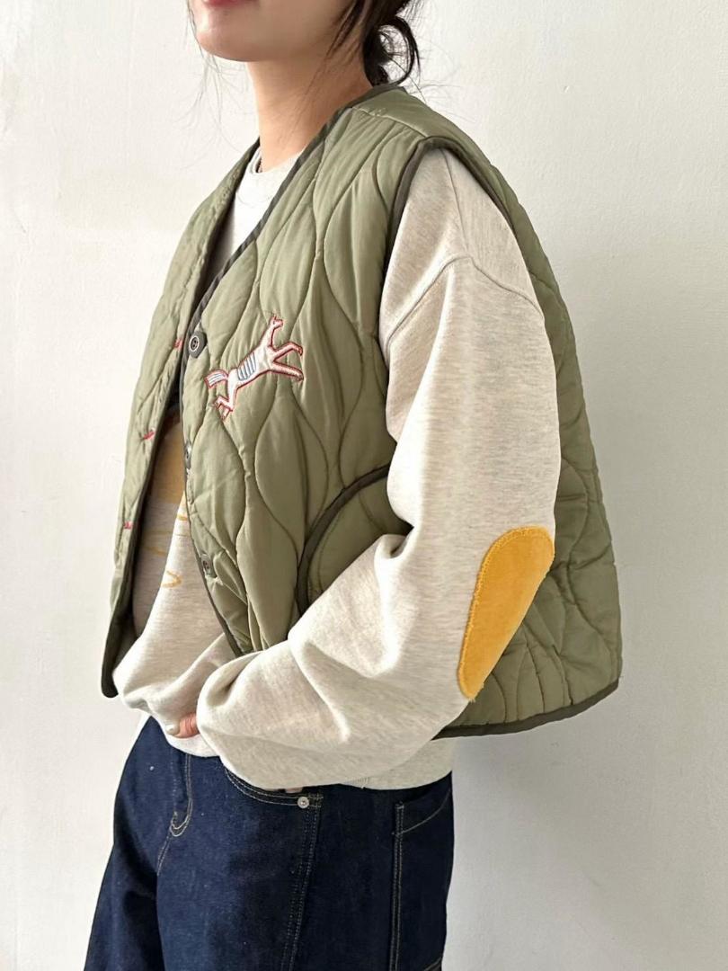 疊穿就有型★復古小馬刺繡波浪絎縫鋪棉背心