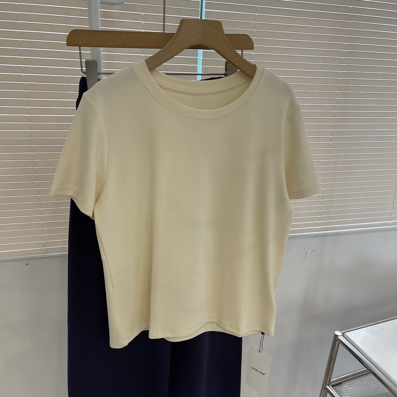 No.1808 磨毛圓領後背刺繡短T