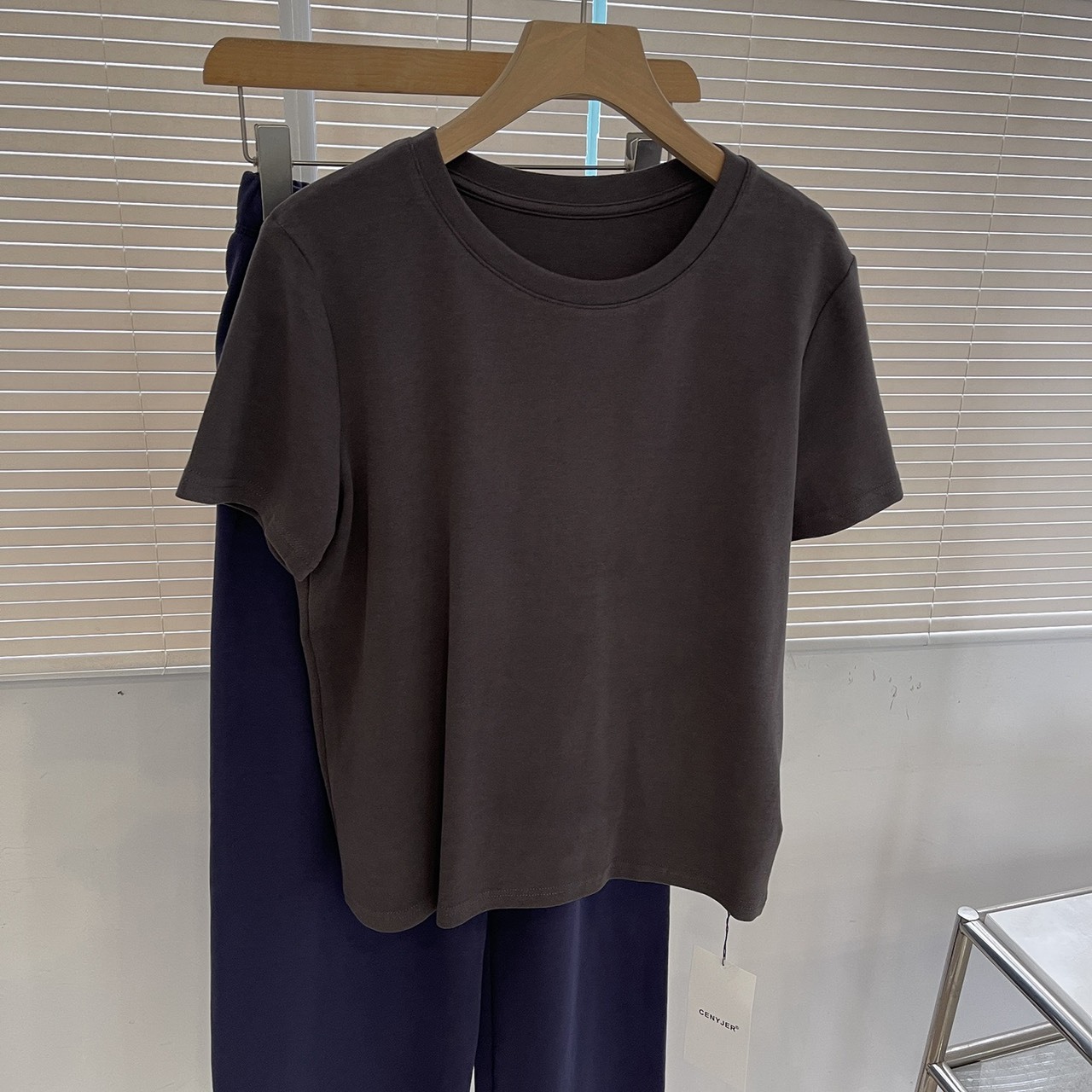 No.1808 磨毛圓領後背刺繡短T