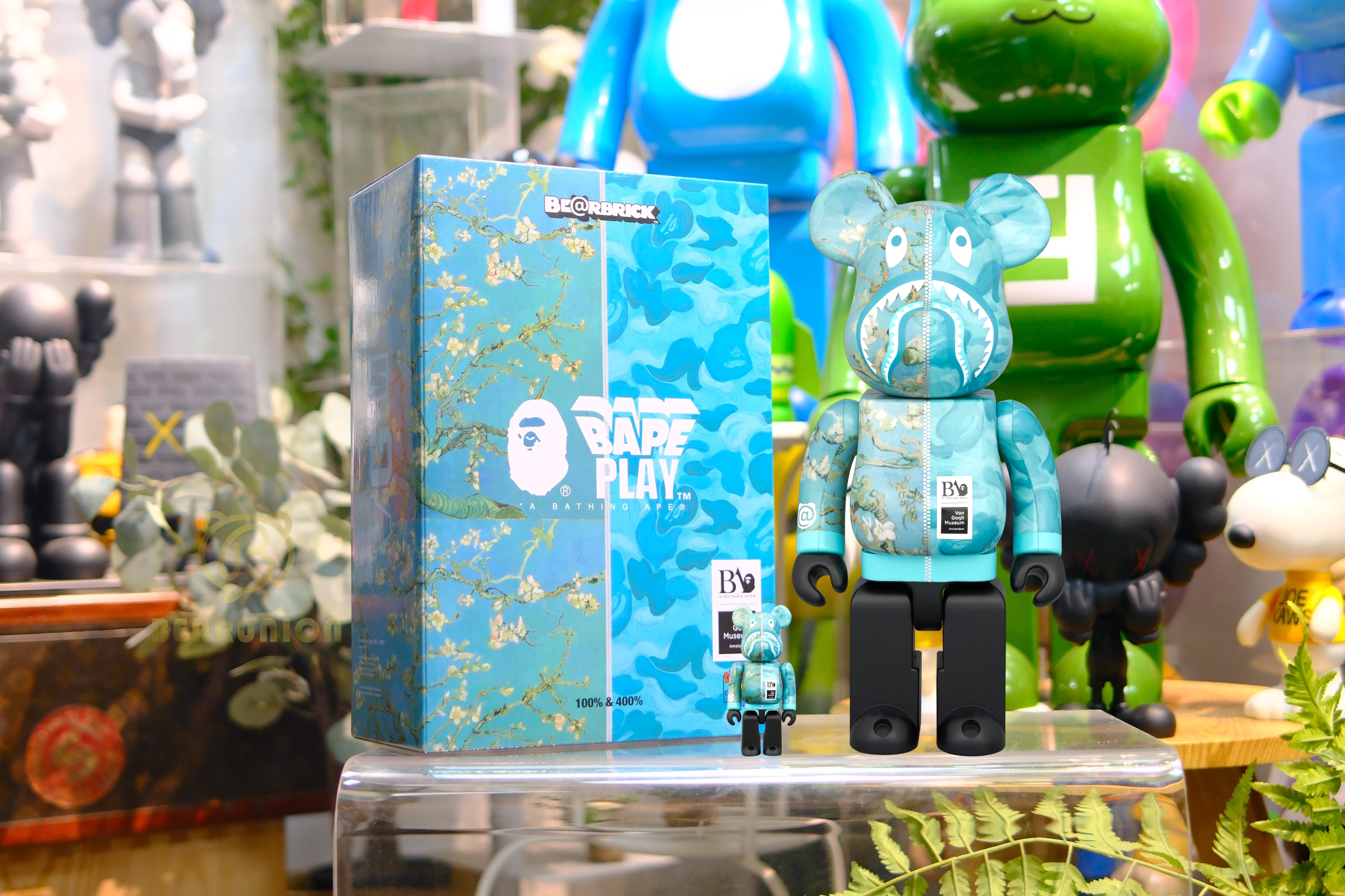 🎏預訂🎏Bearbrick 400% 100%  BAPE(R) × Van Gogh Museum Almond Blossom SHARK